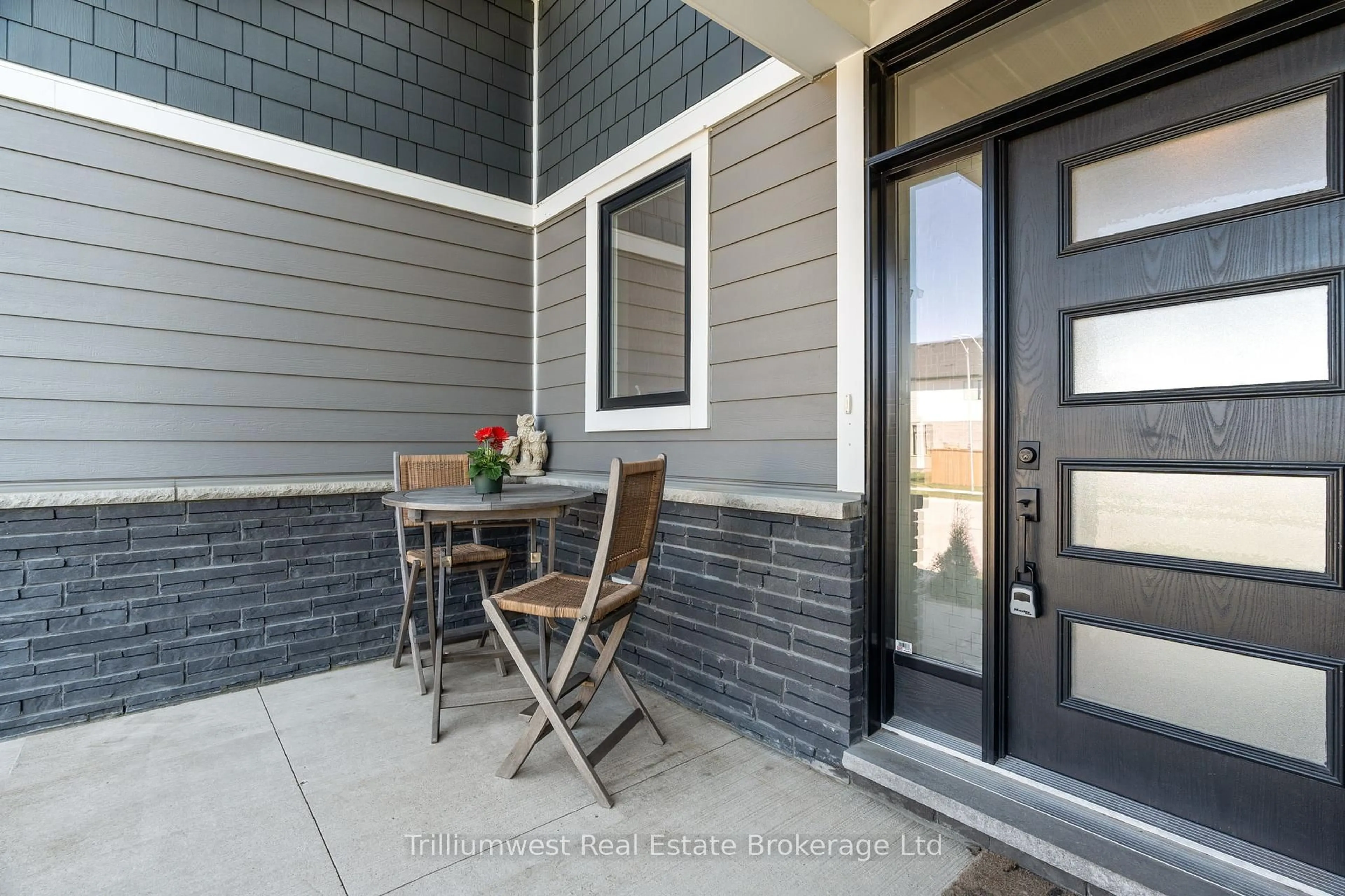 Patio, street for 155 Mcleod St, North Middlesex Ontario N0M 2K0