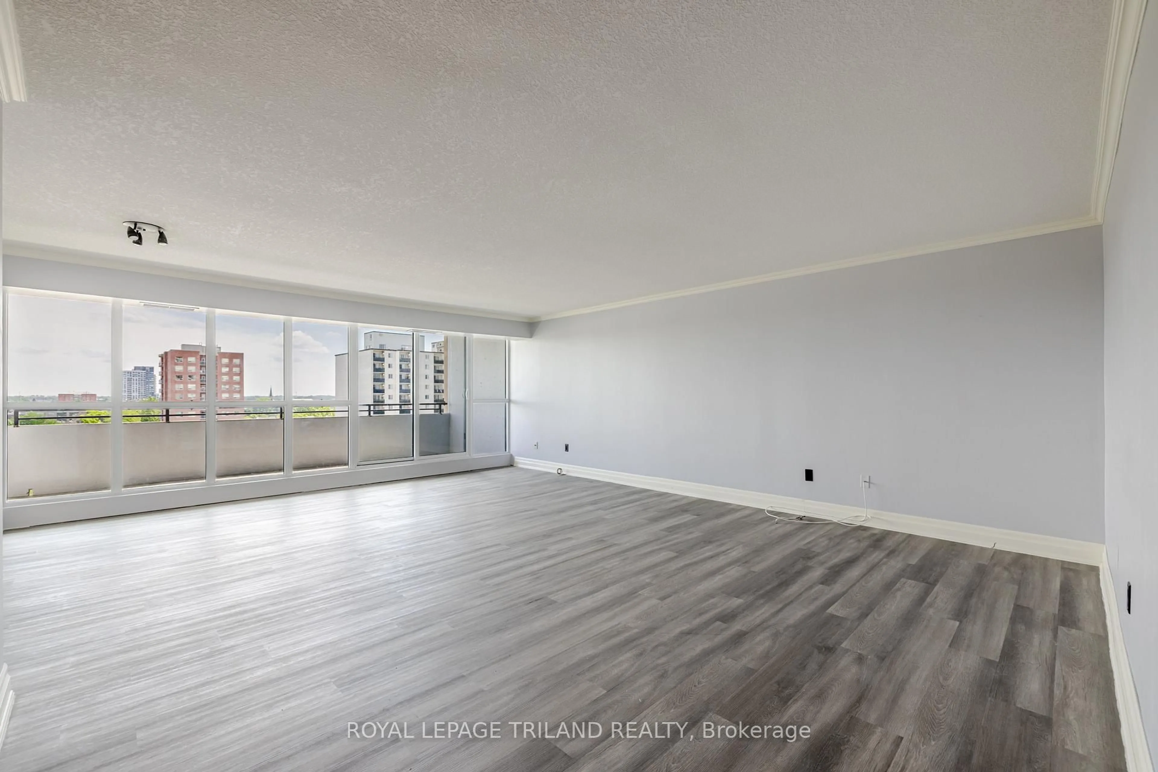 A pic of a room for 389 Dundas St #901, London East Ontario N6B 3L5