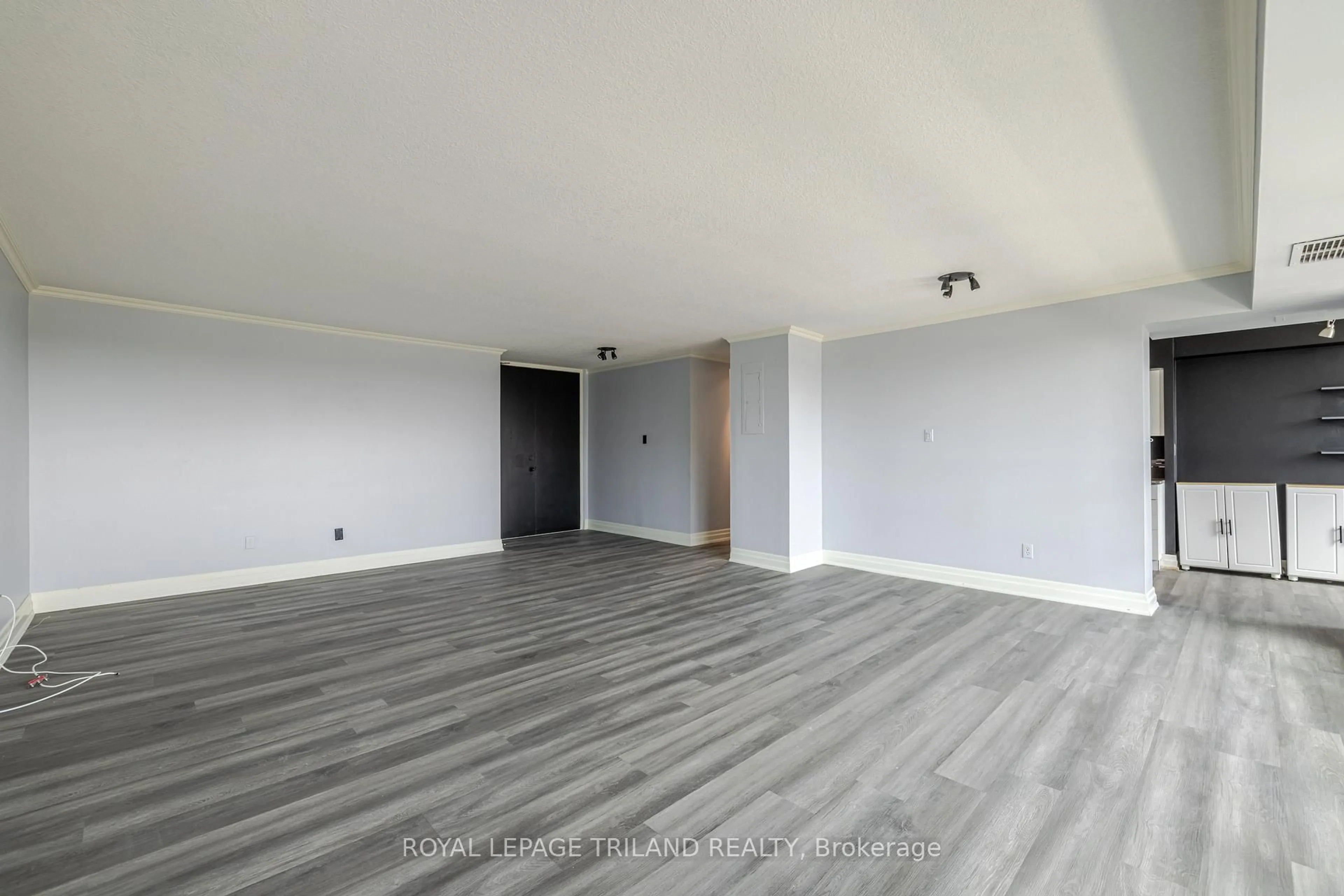 A pic of a room for 389 Dundas St #901, London East Ontario N6B 3L5
