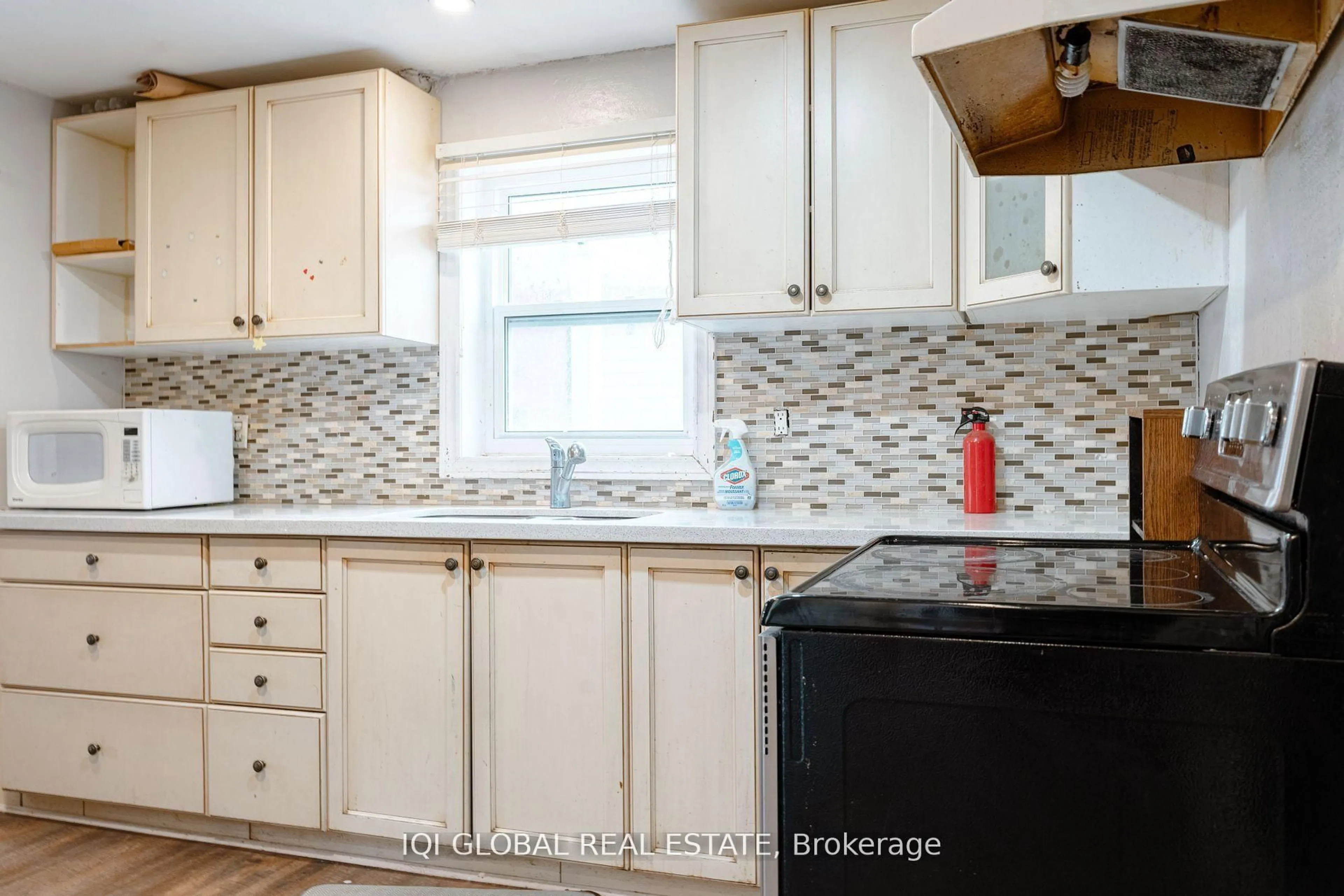 Unknown for 840 Duke St, Cambridge Ontario N3H 3T9