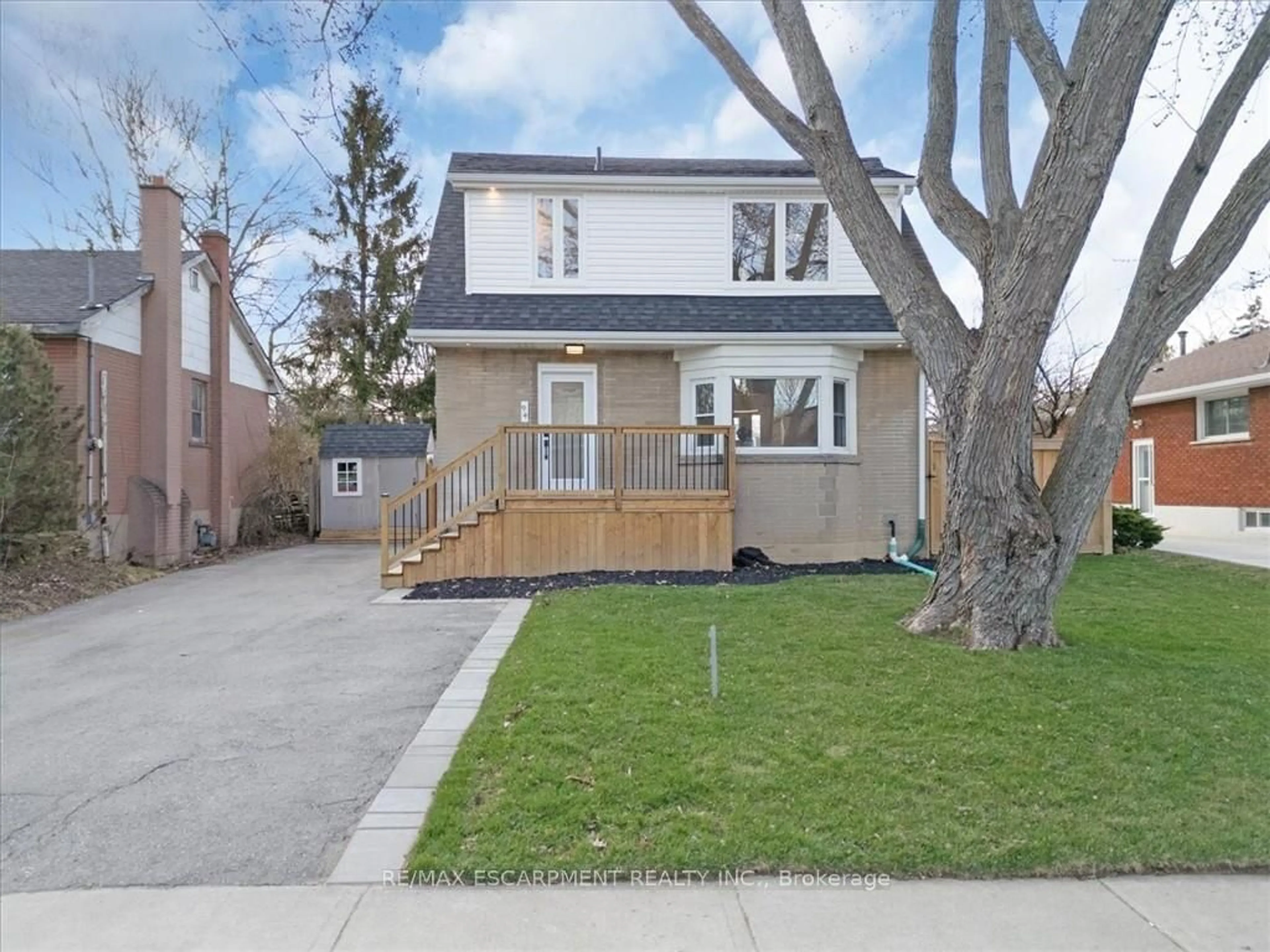 Home with brick exterior material, street for 94 West 32nd St, Hamilton Ontario L9C 5G9