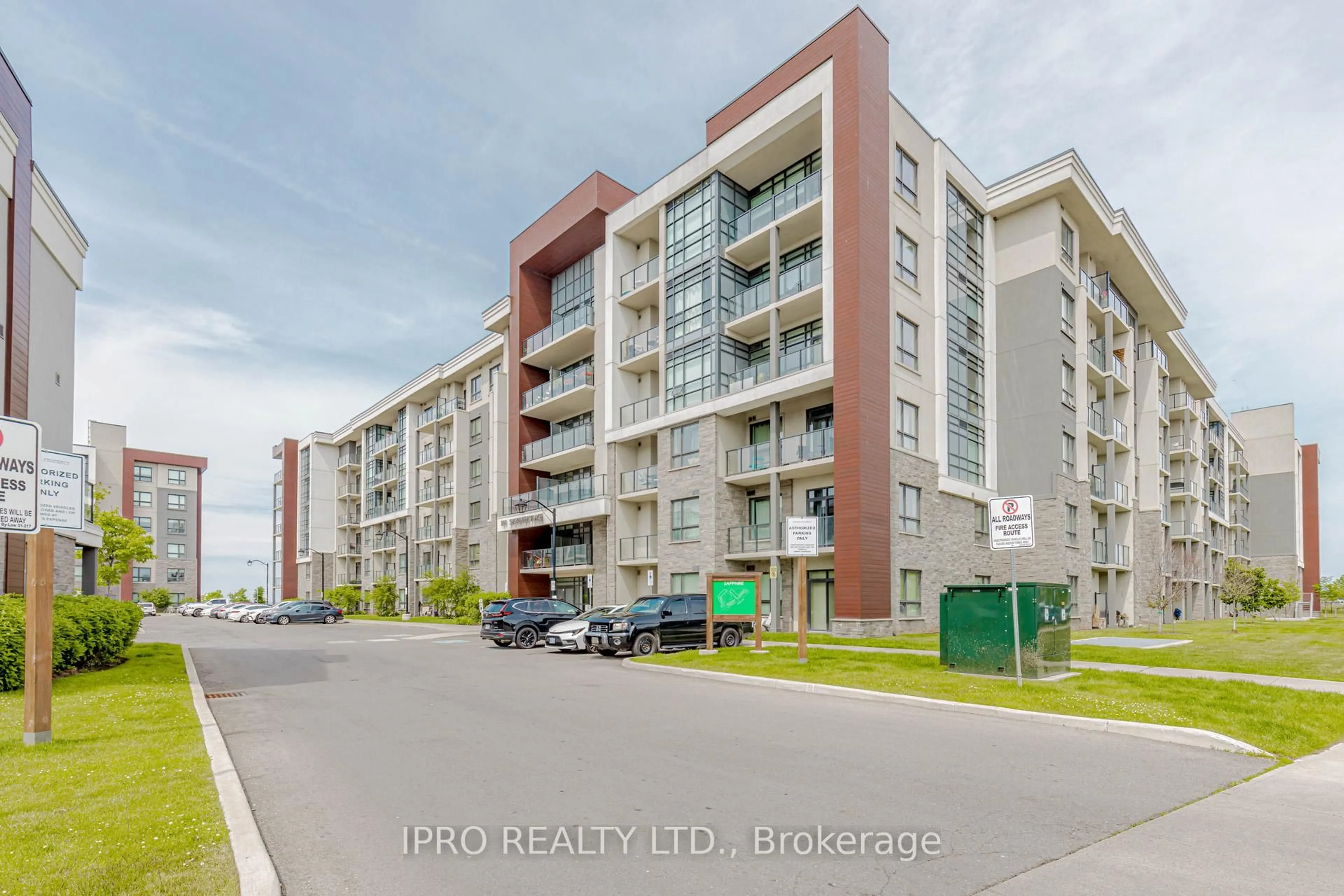 A pic from outside/outdoor area/front of a property/back of a property/a pic from drone, unknown for 101 Shoreview Pl #326, Hamilton Ontario L8E 0K2