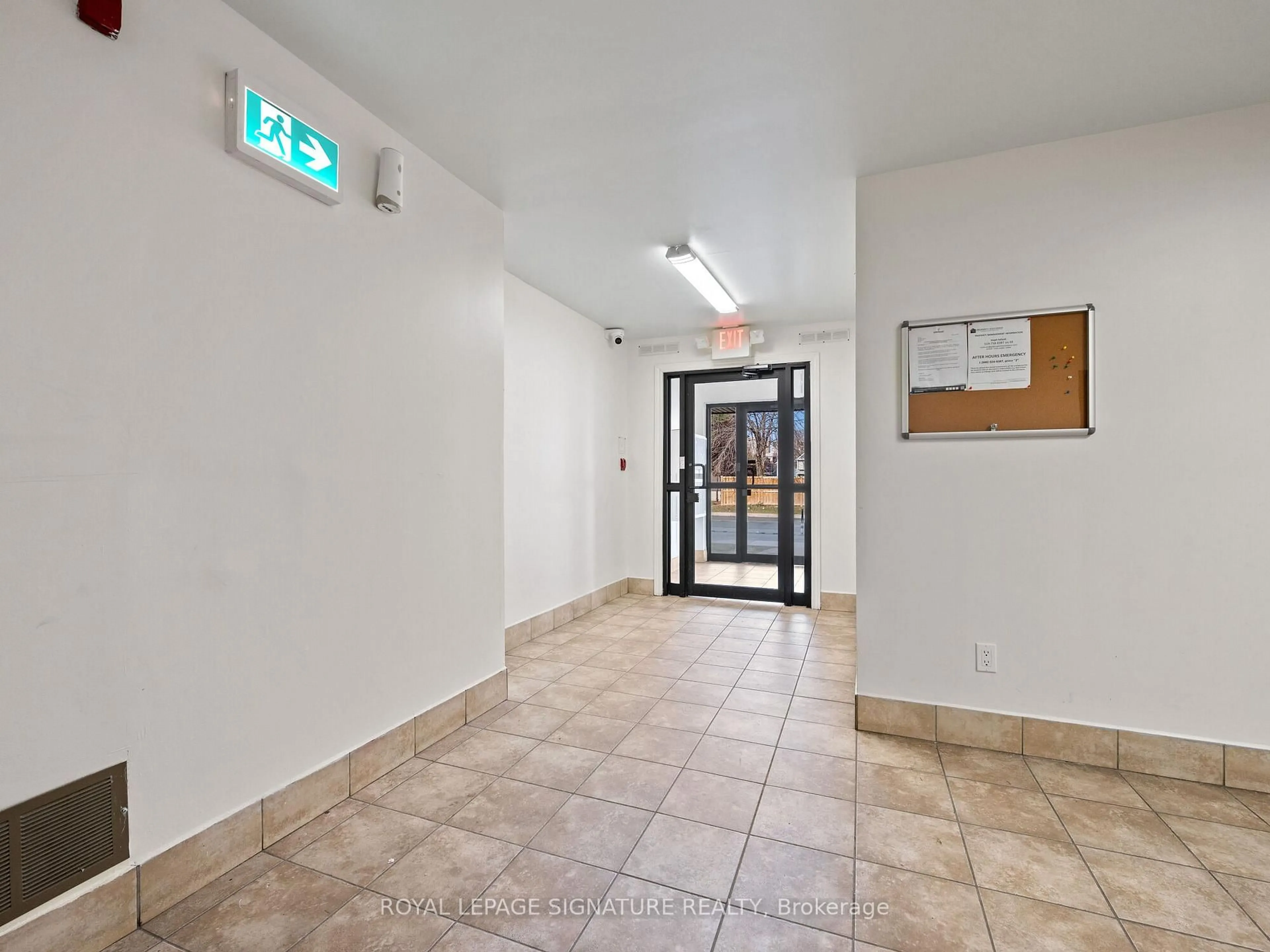 Indoor foyer for 28 Victoria Ave #312, Hamilton Ontario L8L 5E1
