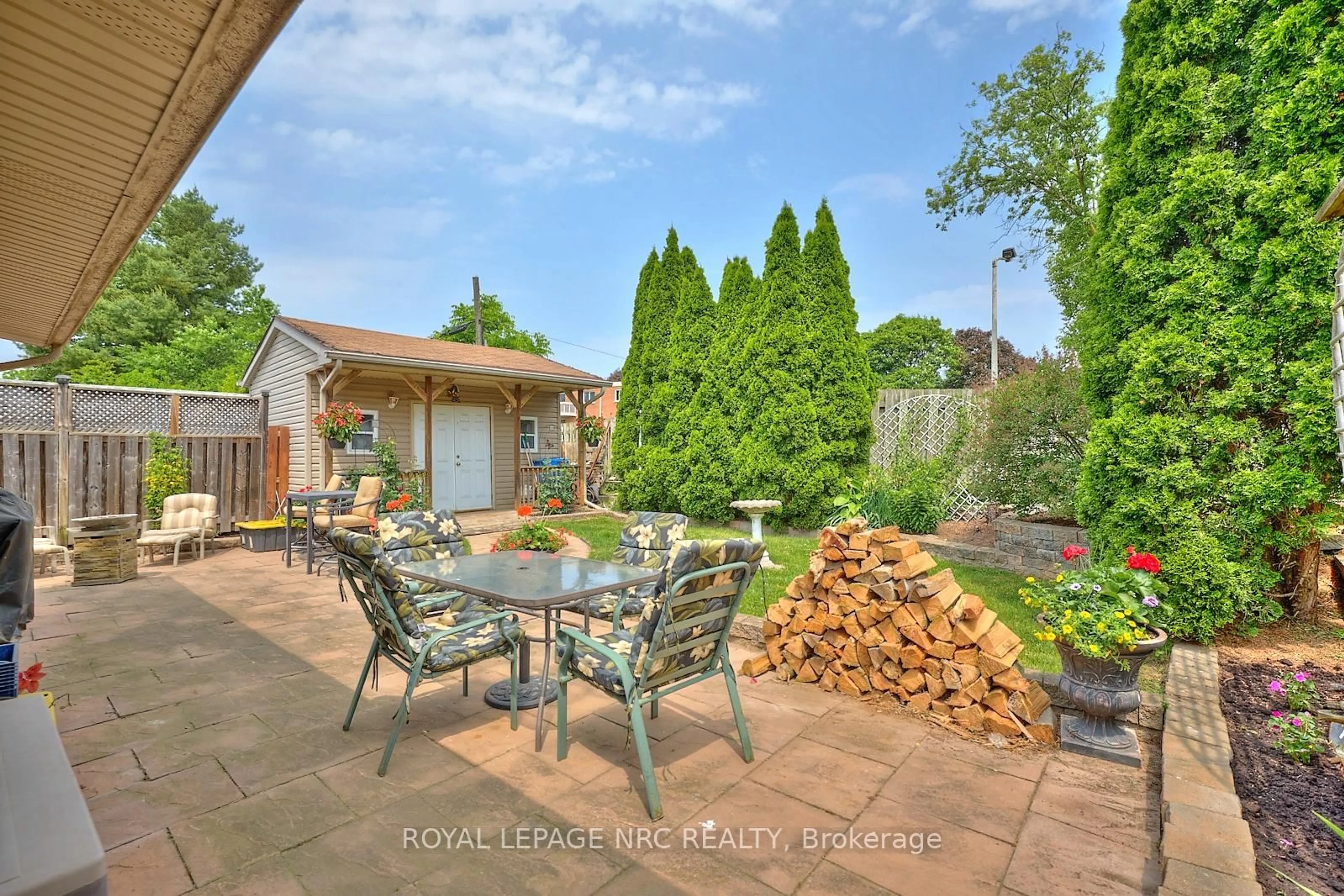 Patio, street for 6947 GARDEN St, Niagara Falls Ontario L2G 1H8