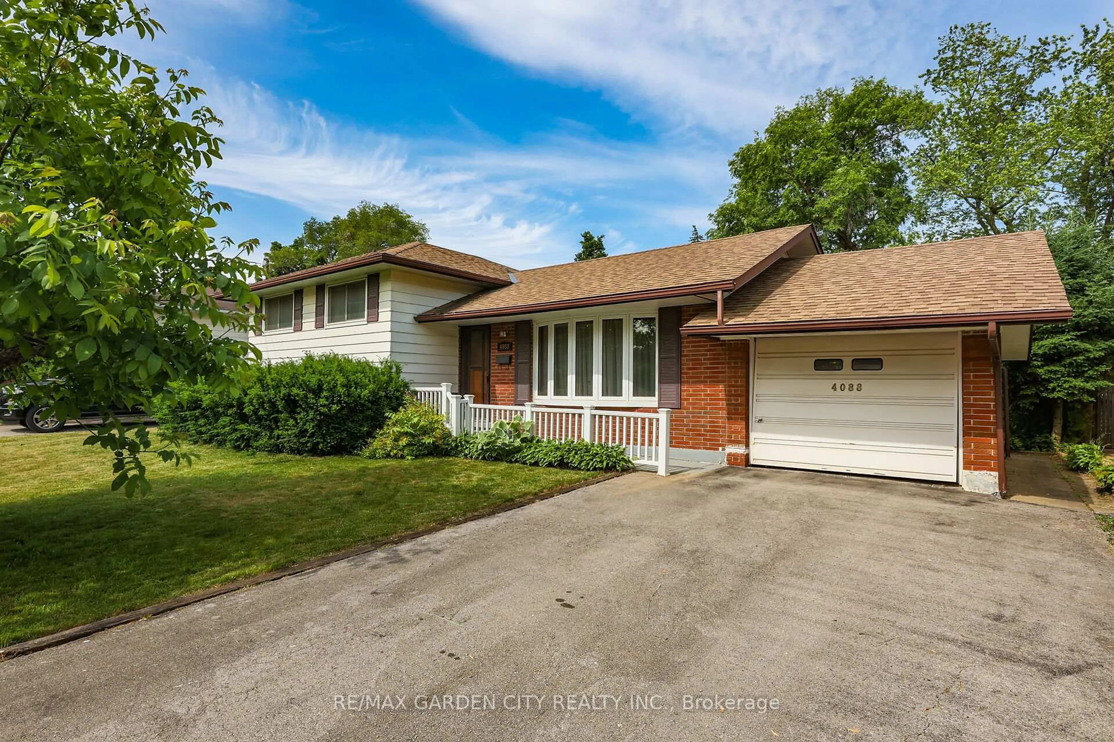 Unknown for 4088 Barry Dr, Lincoln Ontario L3J 0L2