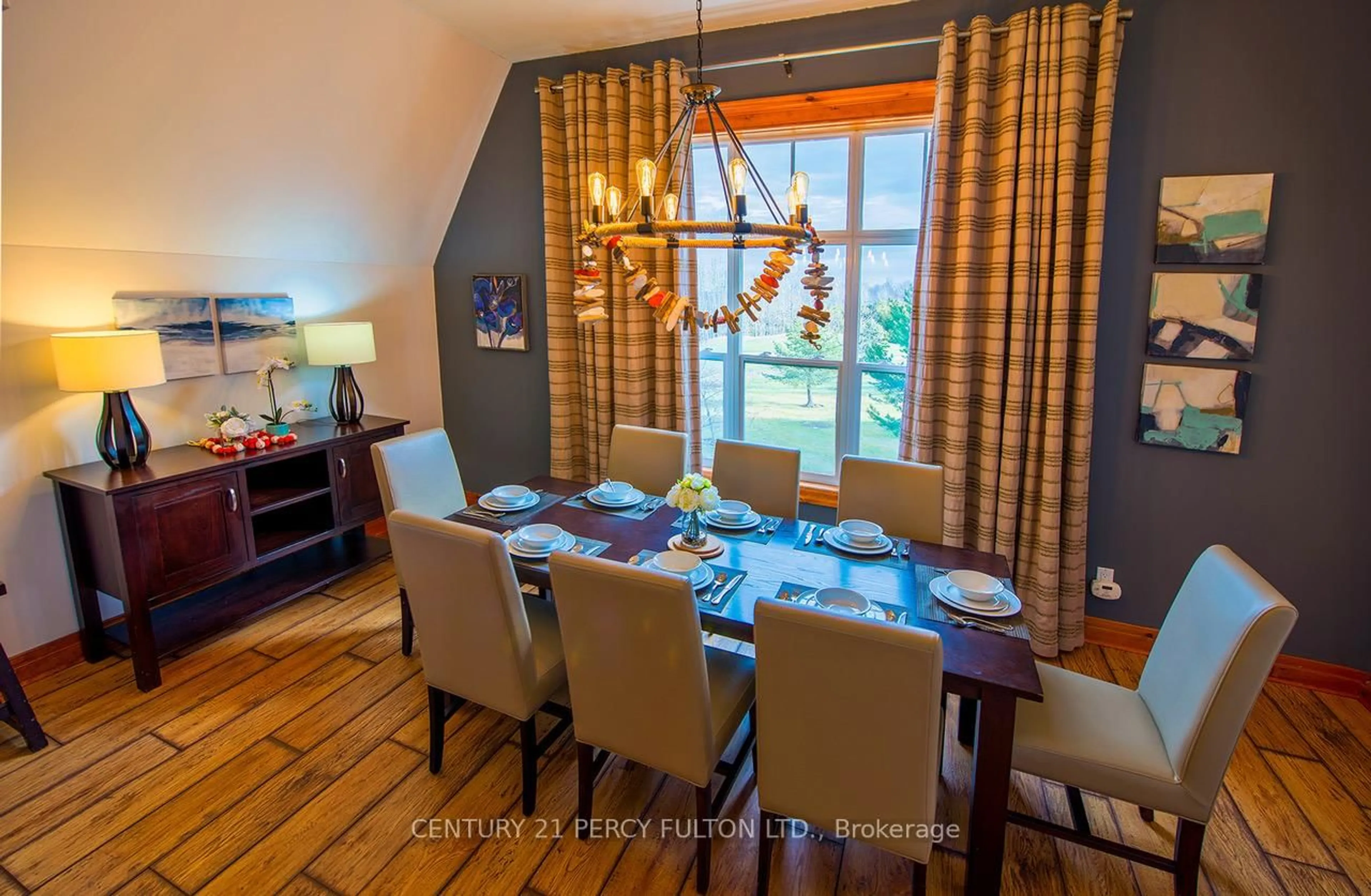 Dining room, wood/laminate floor for 184 Snowbridge Way #211, Blue Mountains Ontario L9Y 0V1