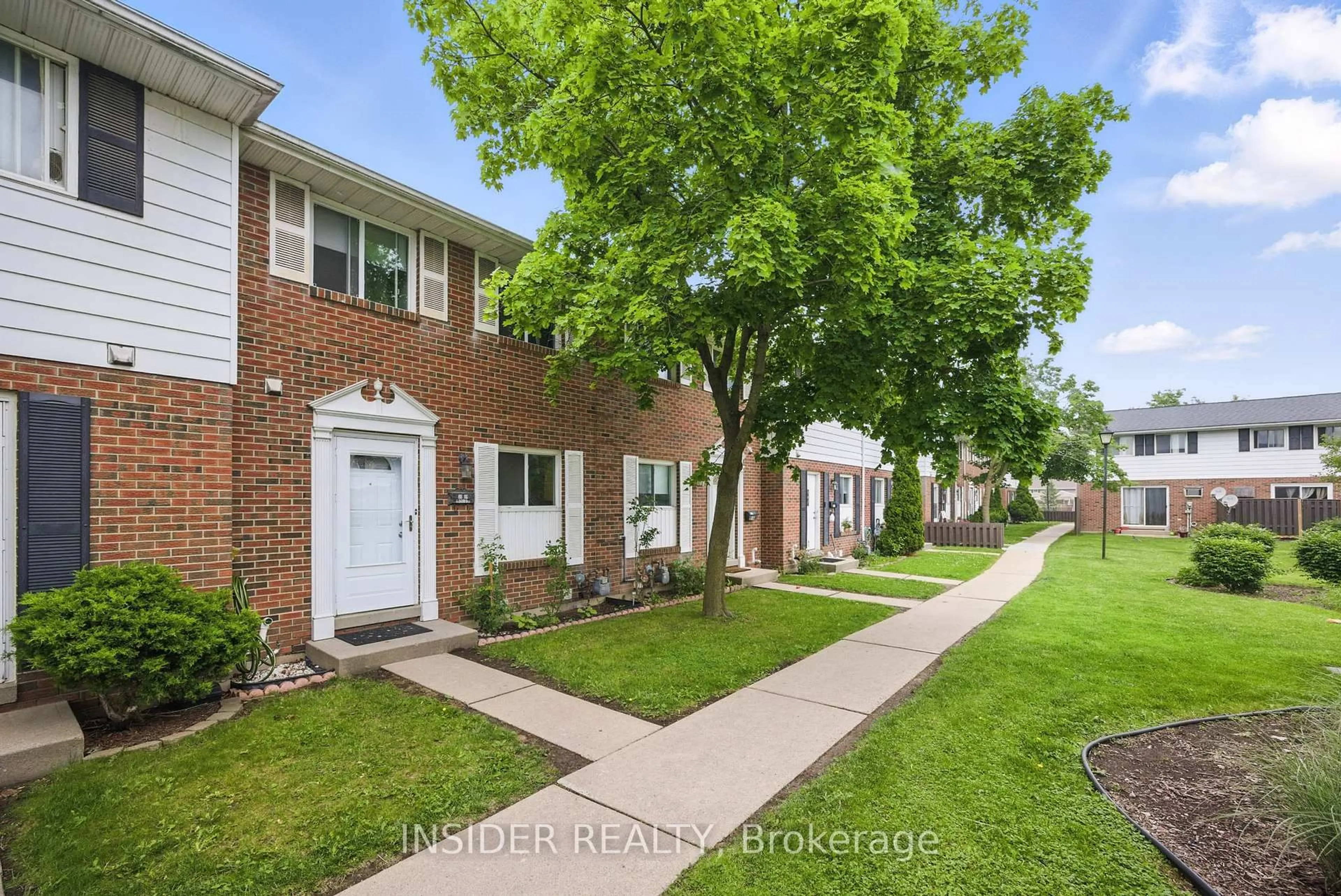 Home with brick exterior material, street for 3089 Meadowbrook Lane, Windsor Ontario N8T 3C5