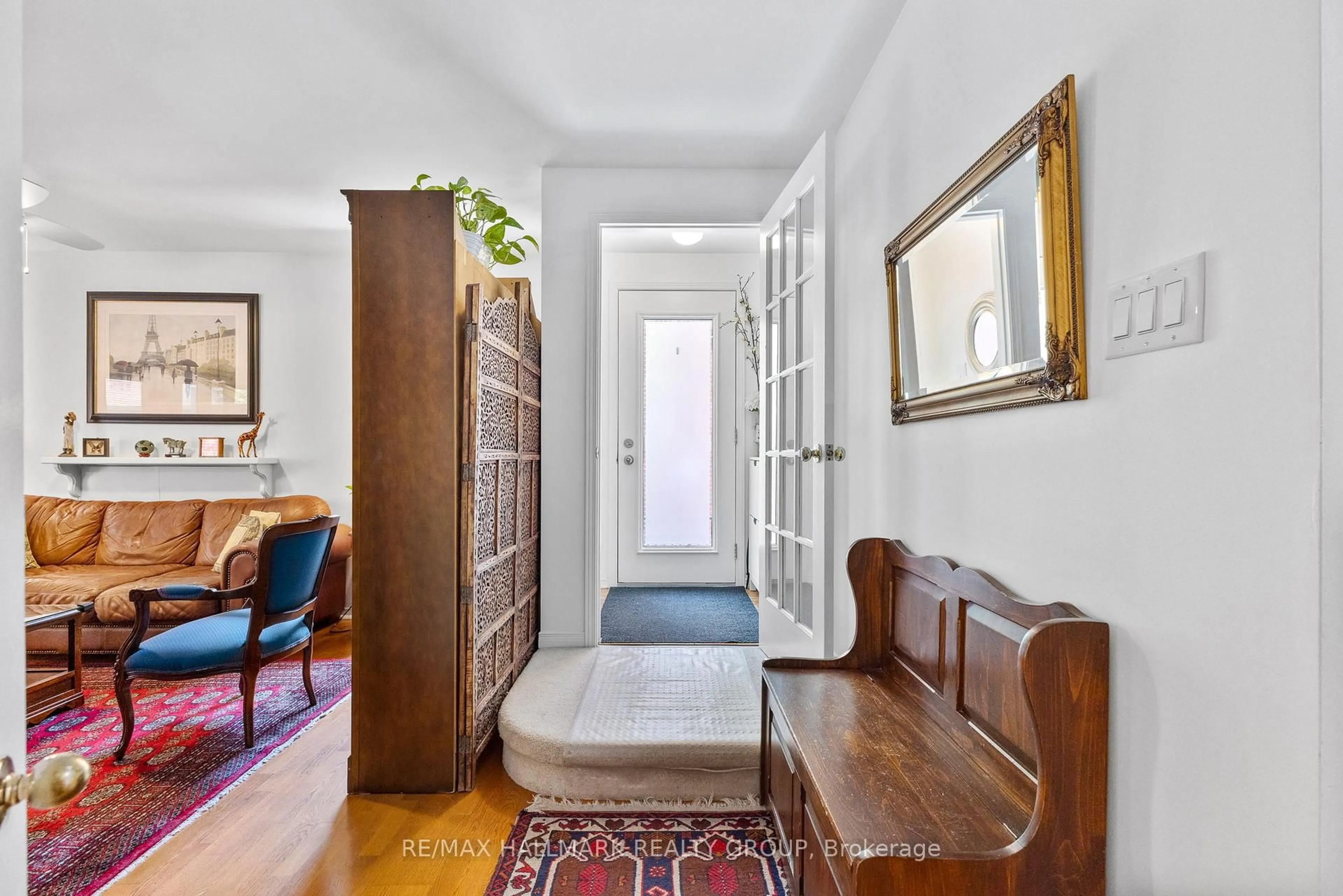Indoor entryway for 19 Montcalm St #2, Ottawa Ontario K1S 0A2