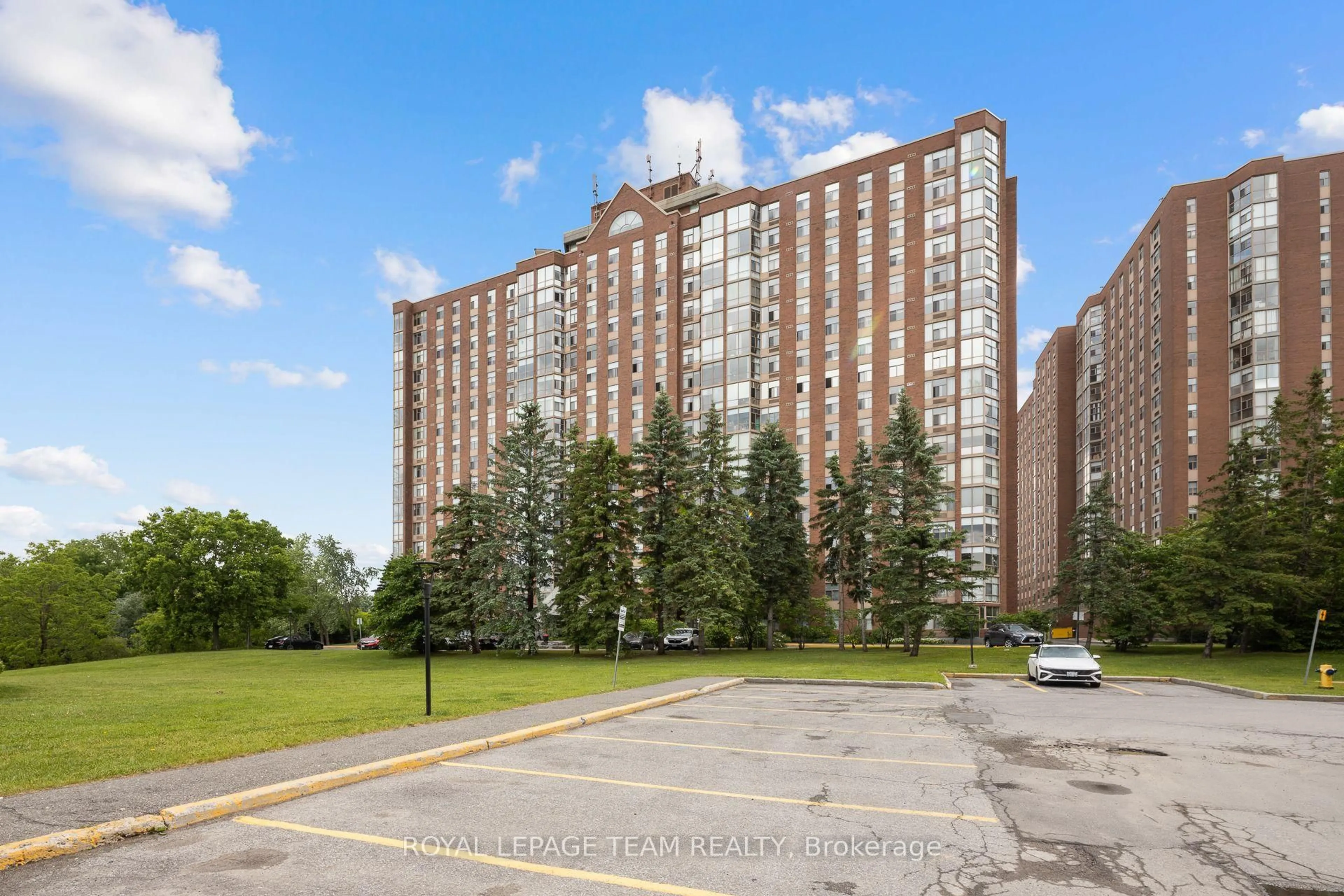 Unknown for 2759 Carousel Cres #1111, Ottawa Ontario K1T 2N5