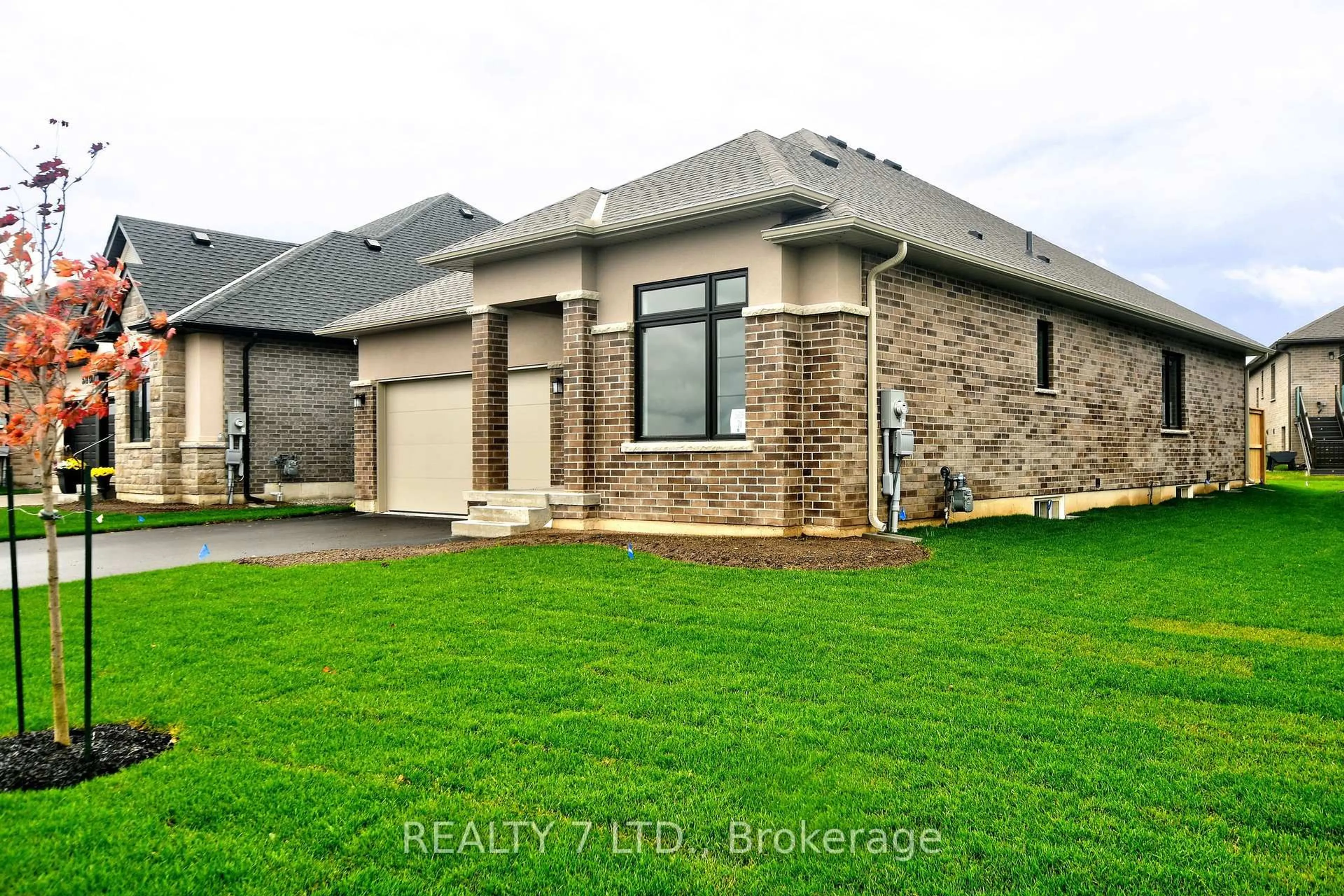 Home with brick exterior material, street for 566 Old Course Tr, Welland Ontario L3B 6G8