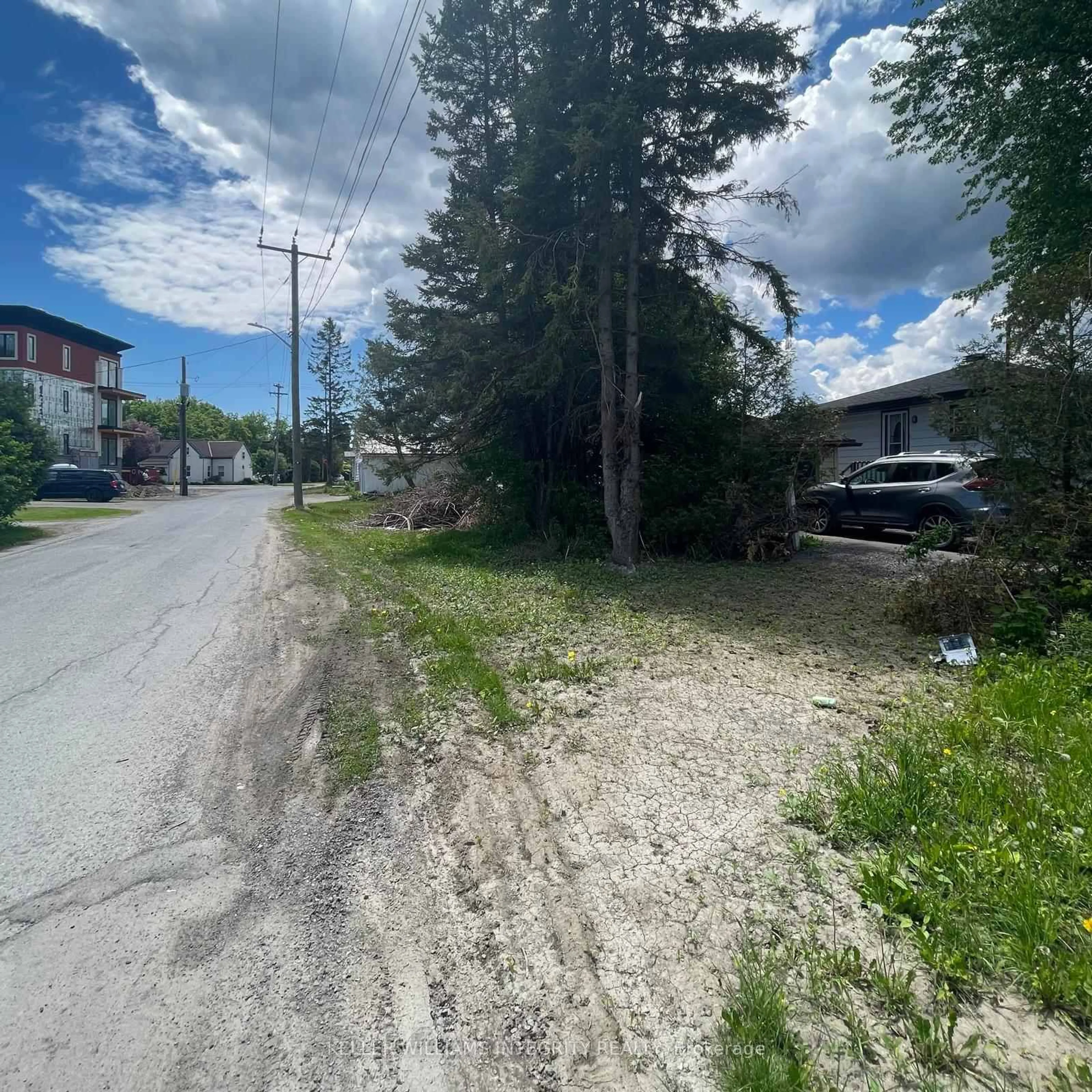 Parking for 403 Rideau St, North Grenville Ontario K0G 1J0