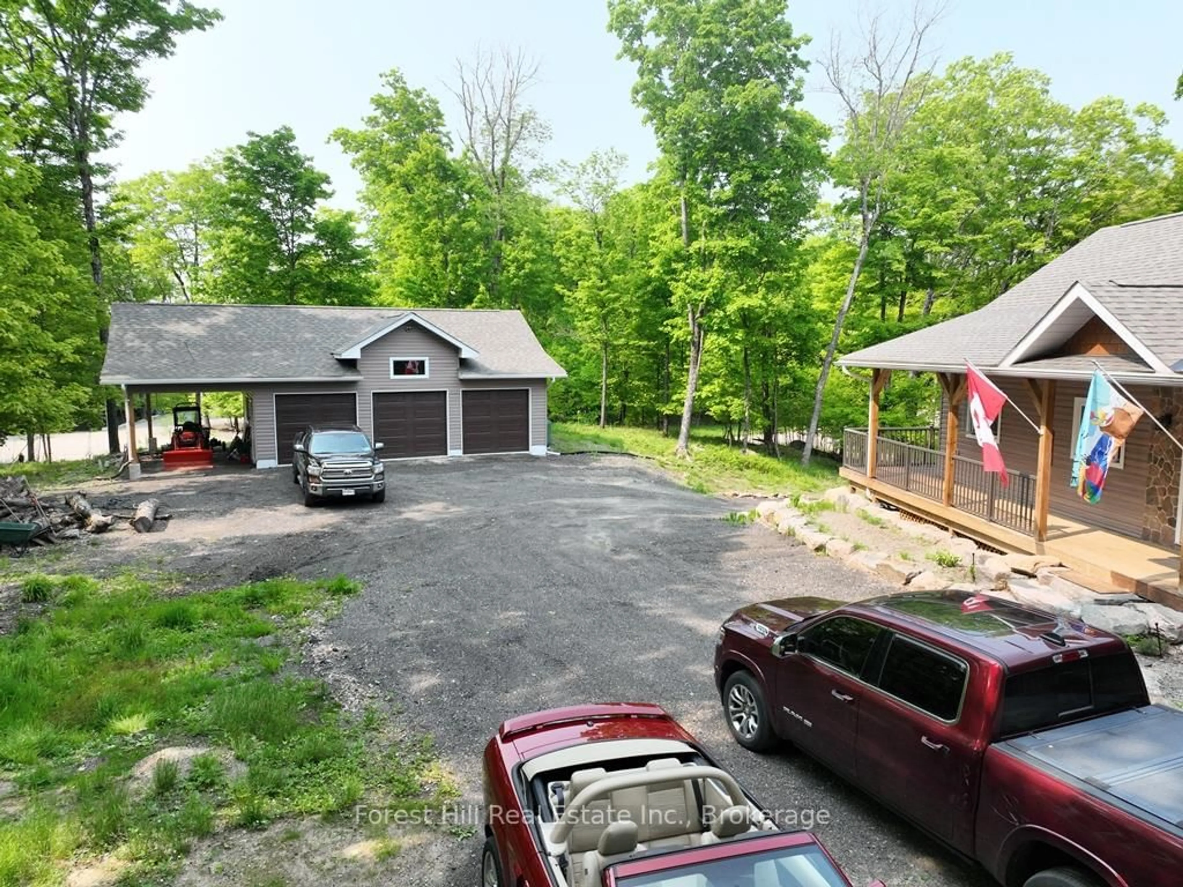 A pic from outside/outdoor area/front of a property/back of a property/a pic from drone, street for 253 Ridgeview Rd, Dysart et al Ontario K0M 1S0