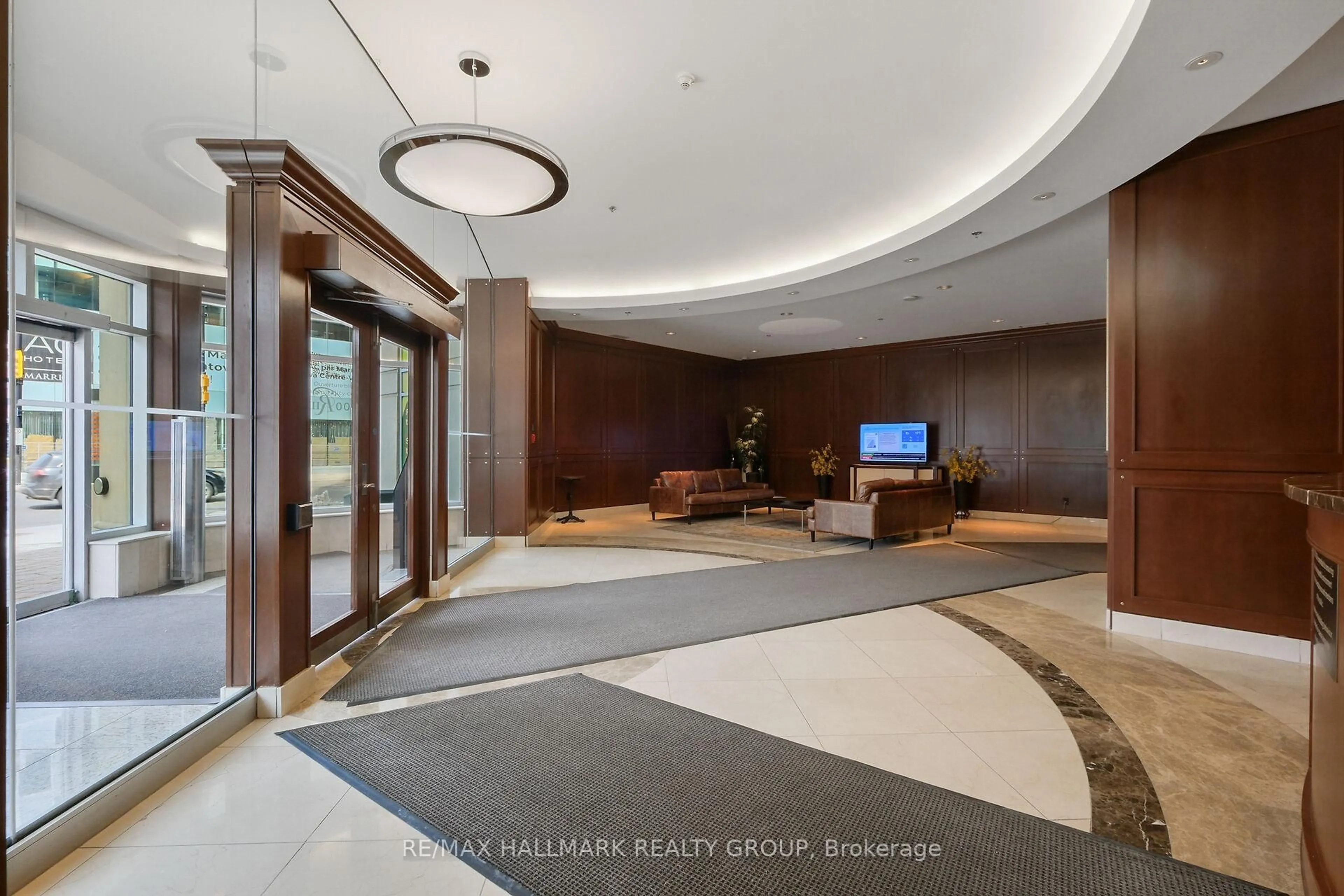 Indoor foyer for 200 Rideau St #706, Ottawa Ontario K1N 5Y1