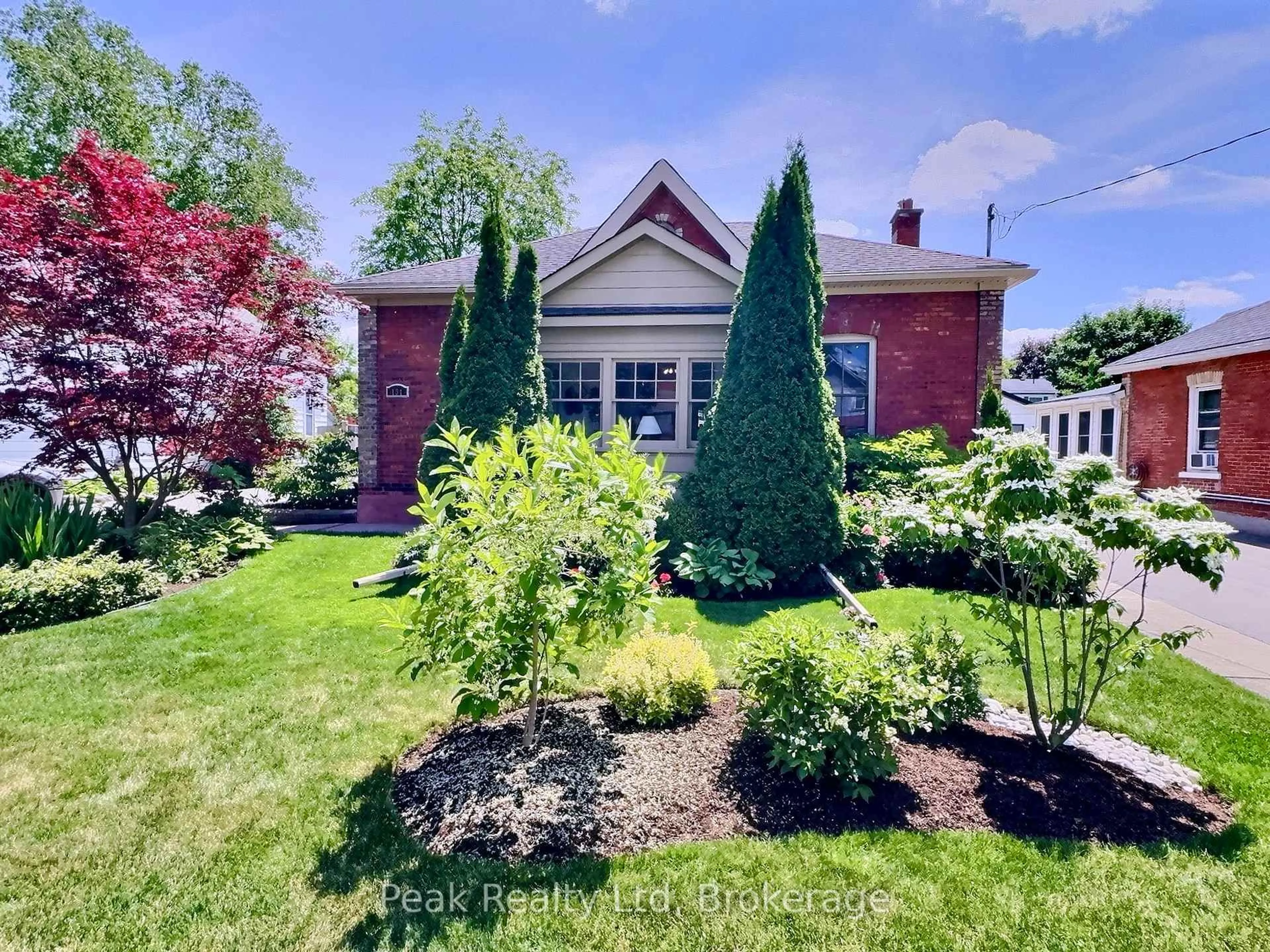 A pic from outside/outdoor area/front of a property/back of a property/a pic from drone, street for 131 Douro St, Stratford Ontario N5A 3R4