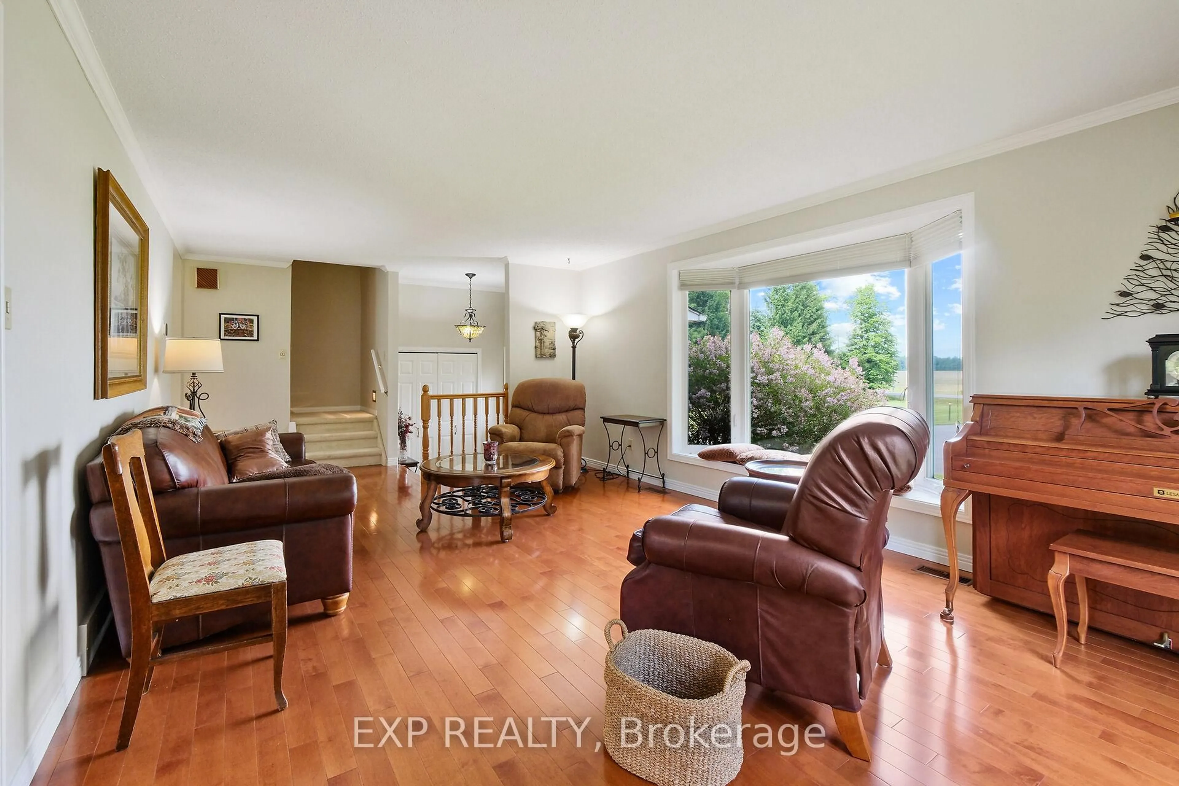 Living room with furniture, unknown for 1376 MacDonald Rd, Russell Ontario K4R 0K1