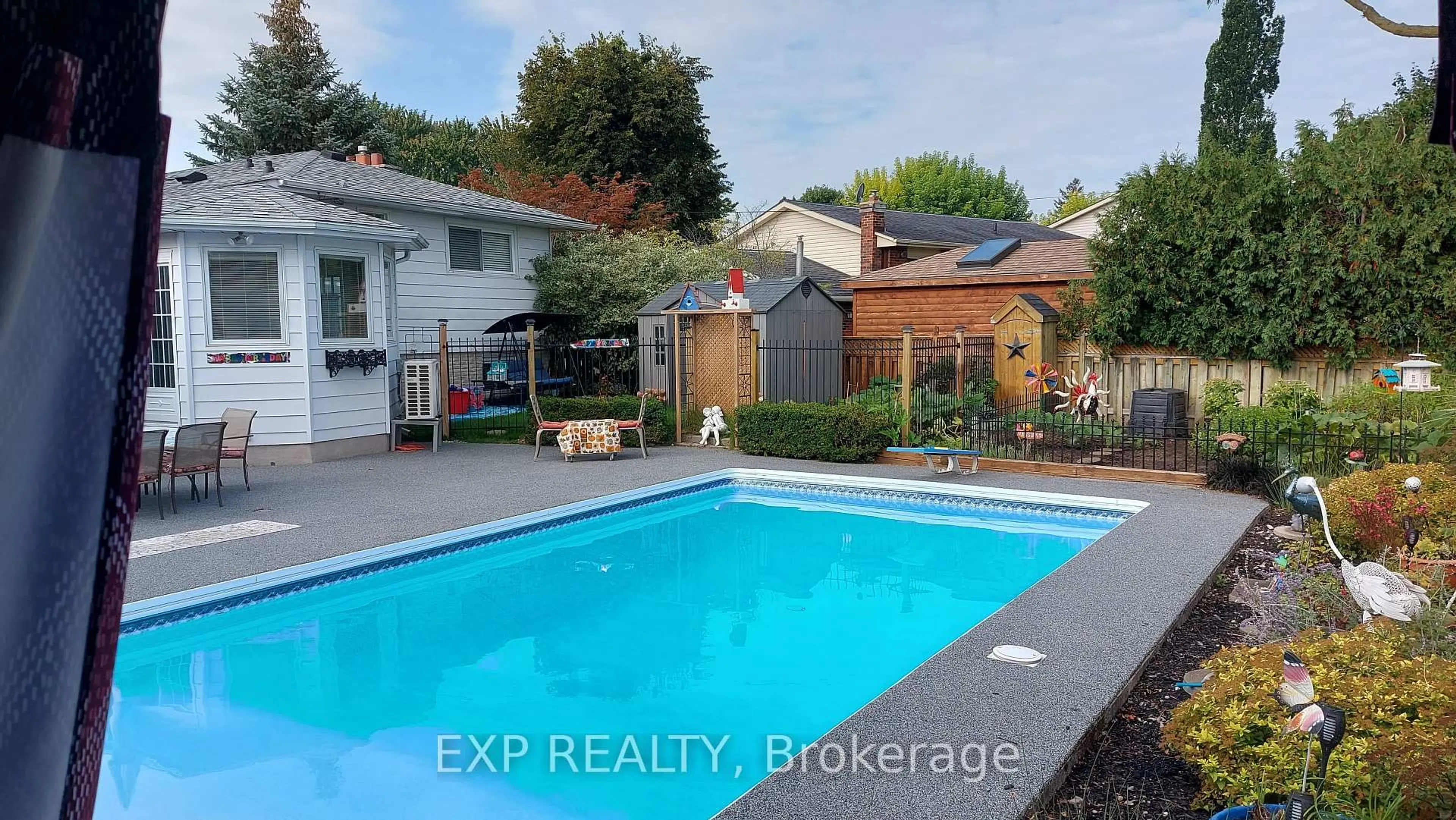 Pool for 96 Langford Dr, Lucan Biddulph Ontario N0M 2J0