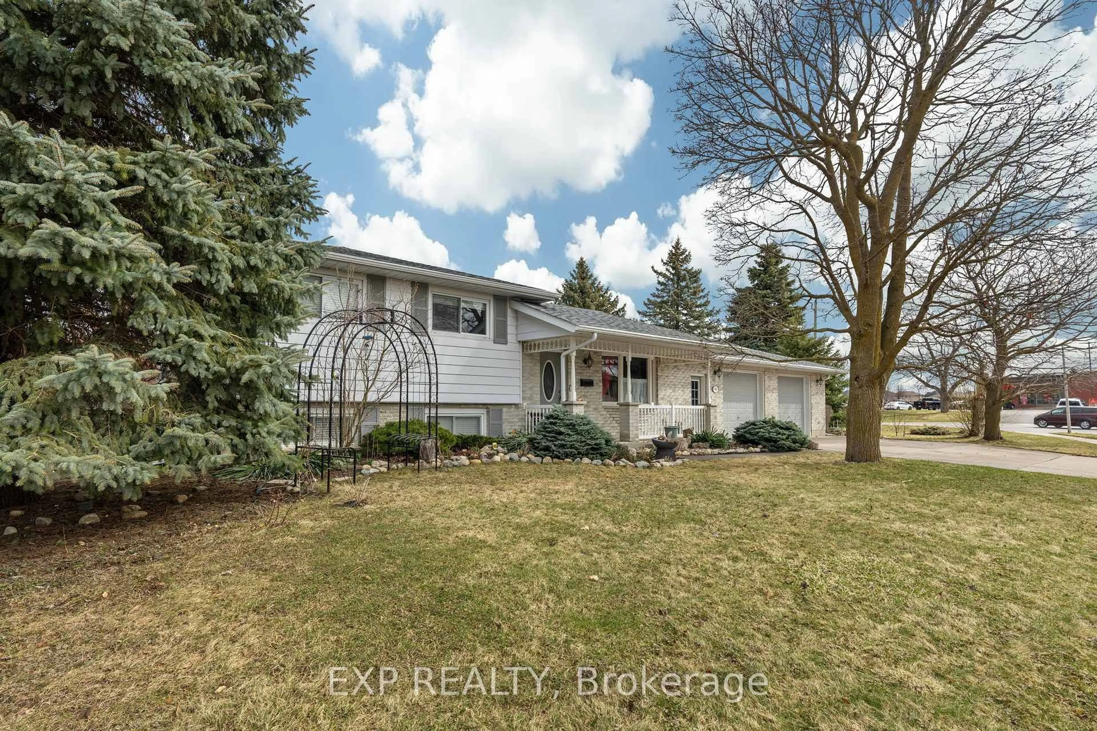 Home with vinyl exterior material, street for 96 Langford Dr, Lucan Biddulph Ontario N0M 2J0