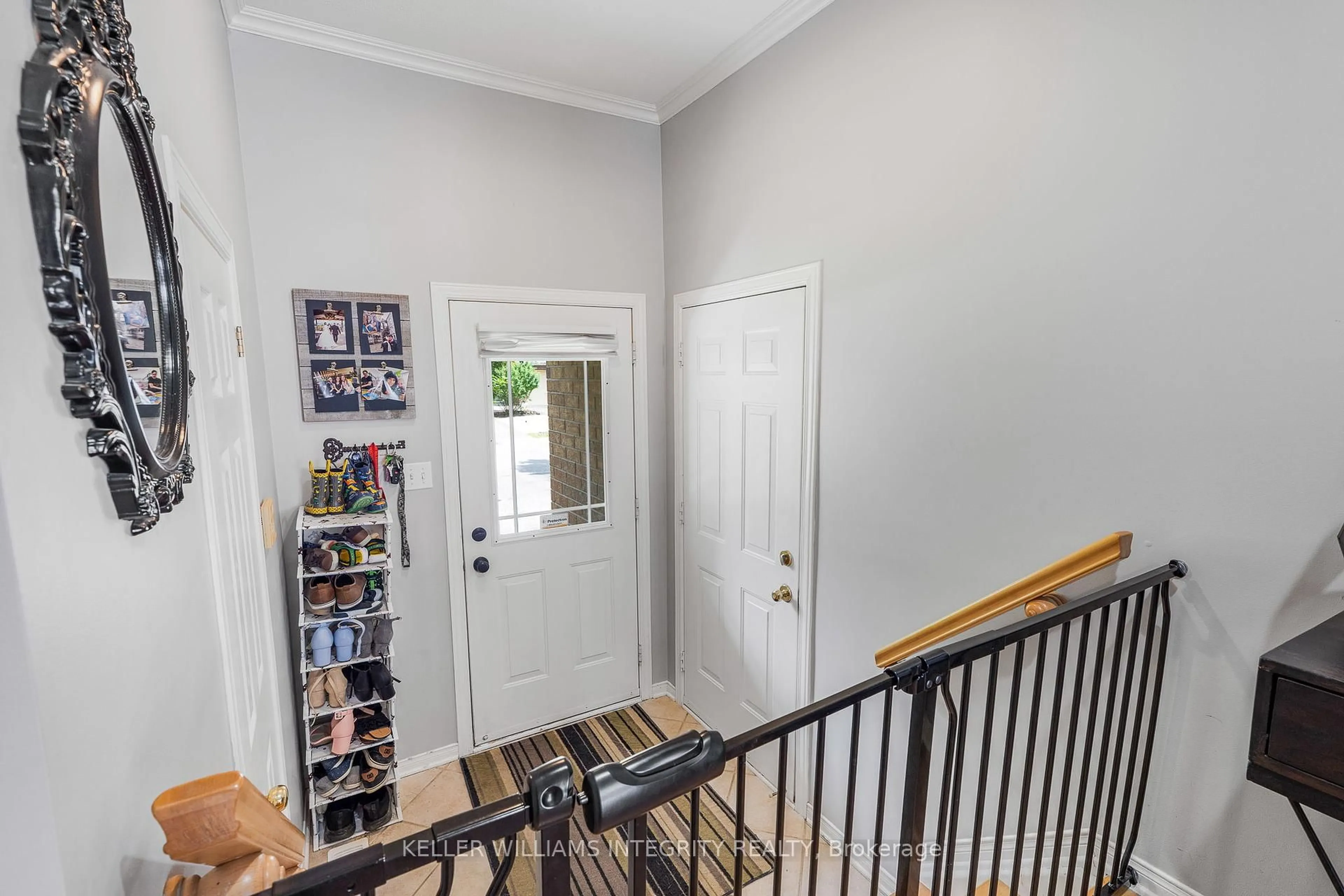 Indoor entryway for 2263 Silverado Cres, Ottawa Ontario K4A 4V1
