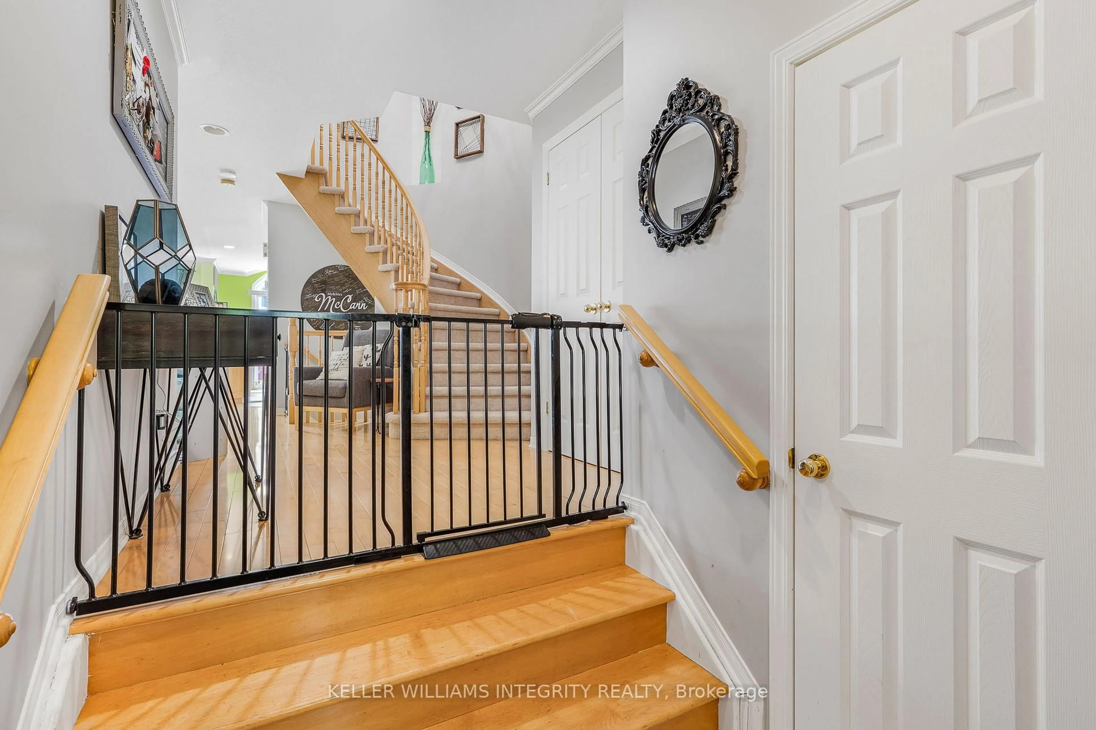 Indoor entryway for 2263 Silverado Cres, Ottawa Ontario K4A 4V1