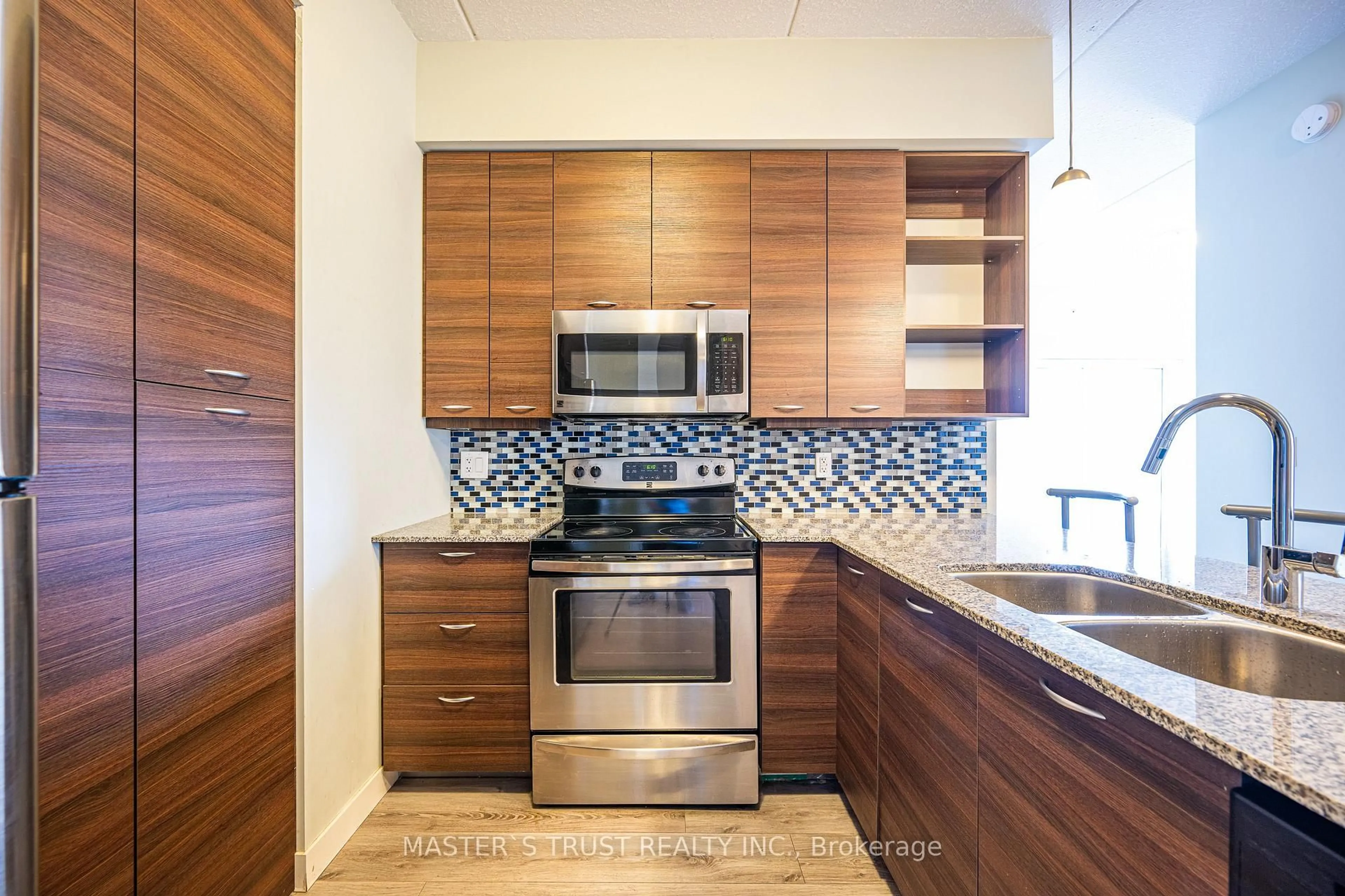 Standard kitchen, ceramic/tile floor for 318 Spruce St #1602, Waterloo Ontario N2L 3H6