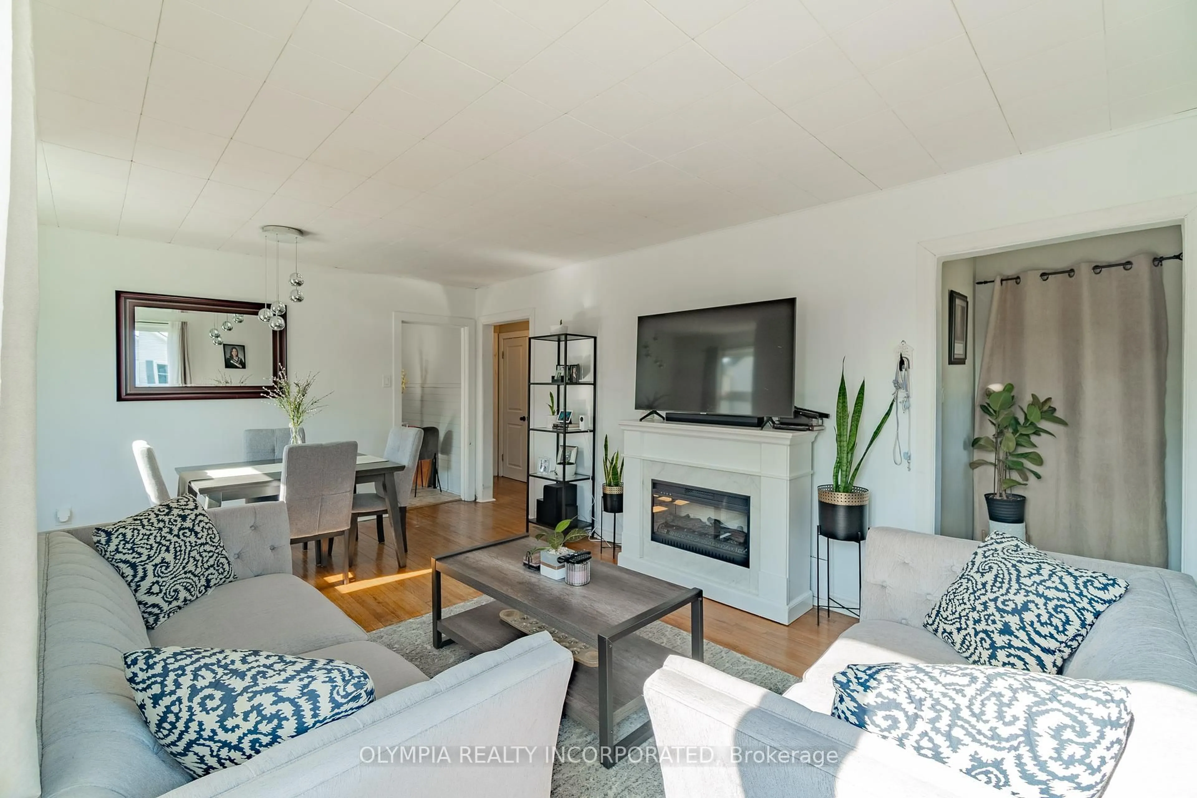 Living room with furniture, wood/laminate floor for 6129 Keith St, Niagara Falls Ontario L2J 1K1
