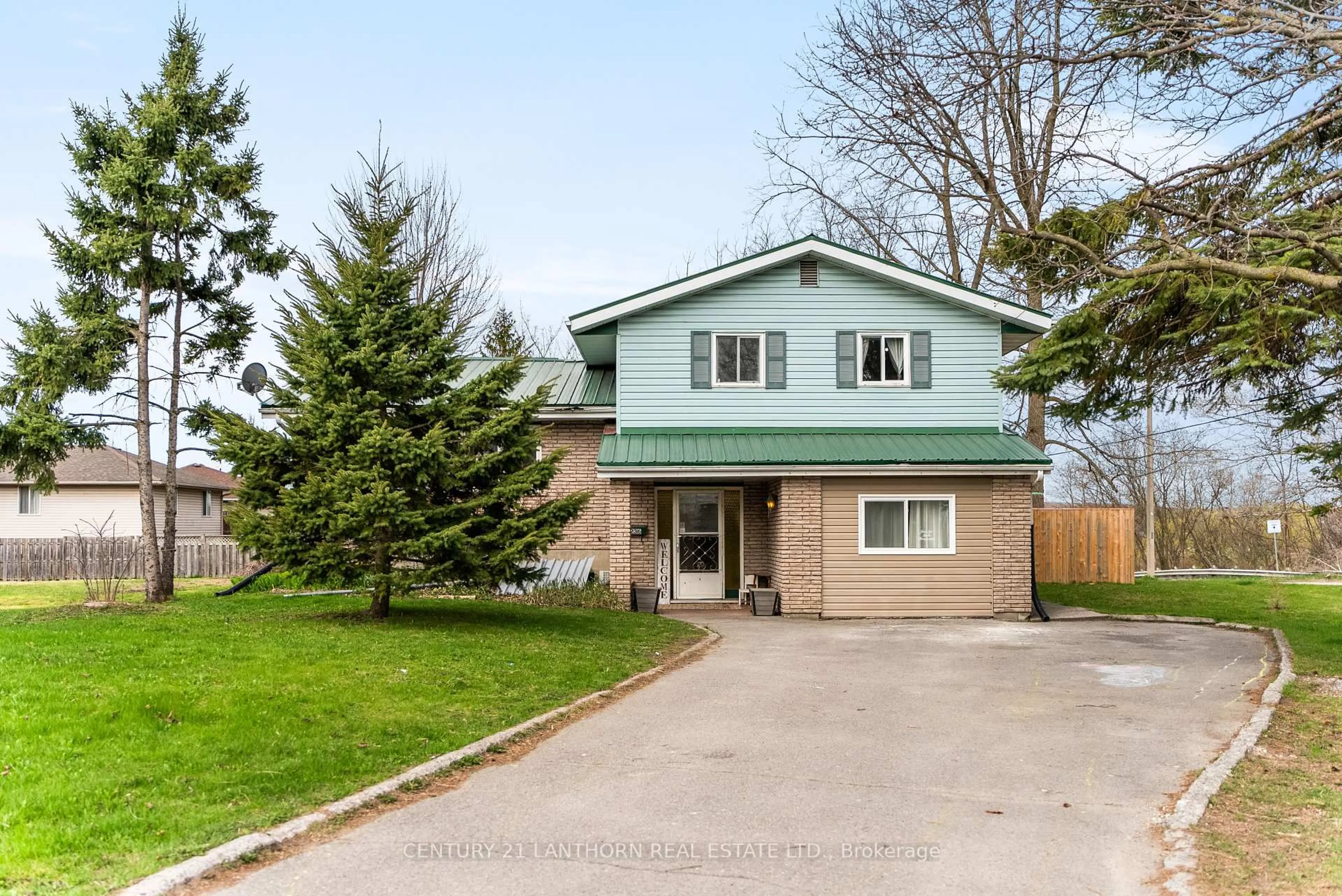 Home with vinyl exterior material, street for 236 Reid St, Quinte West Ontario K8V 5W3