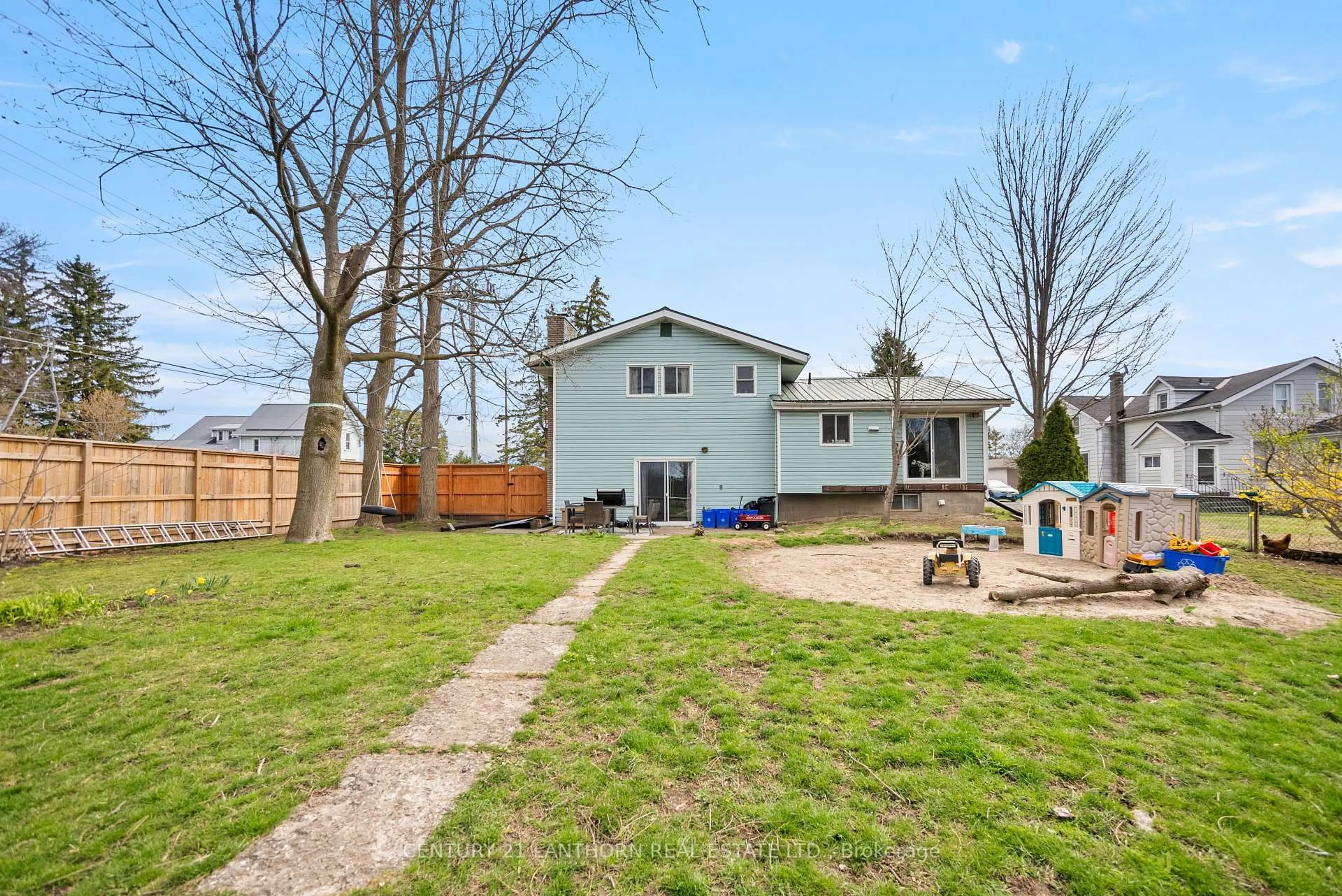 A pic from outside/outdoor area/front of a property/back of a property/a pic from drone, street for 236 Reid St, Quinte West Ontario K8V 5W3