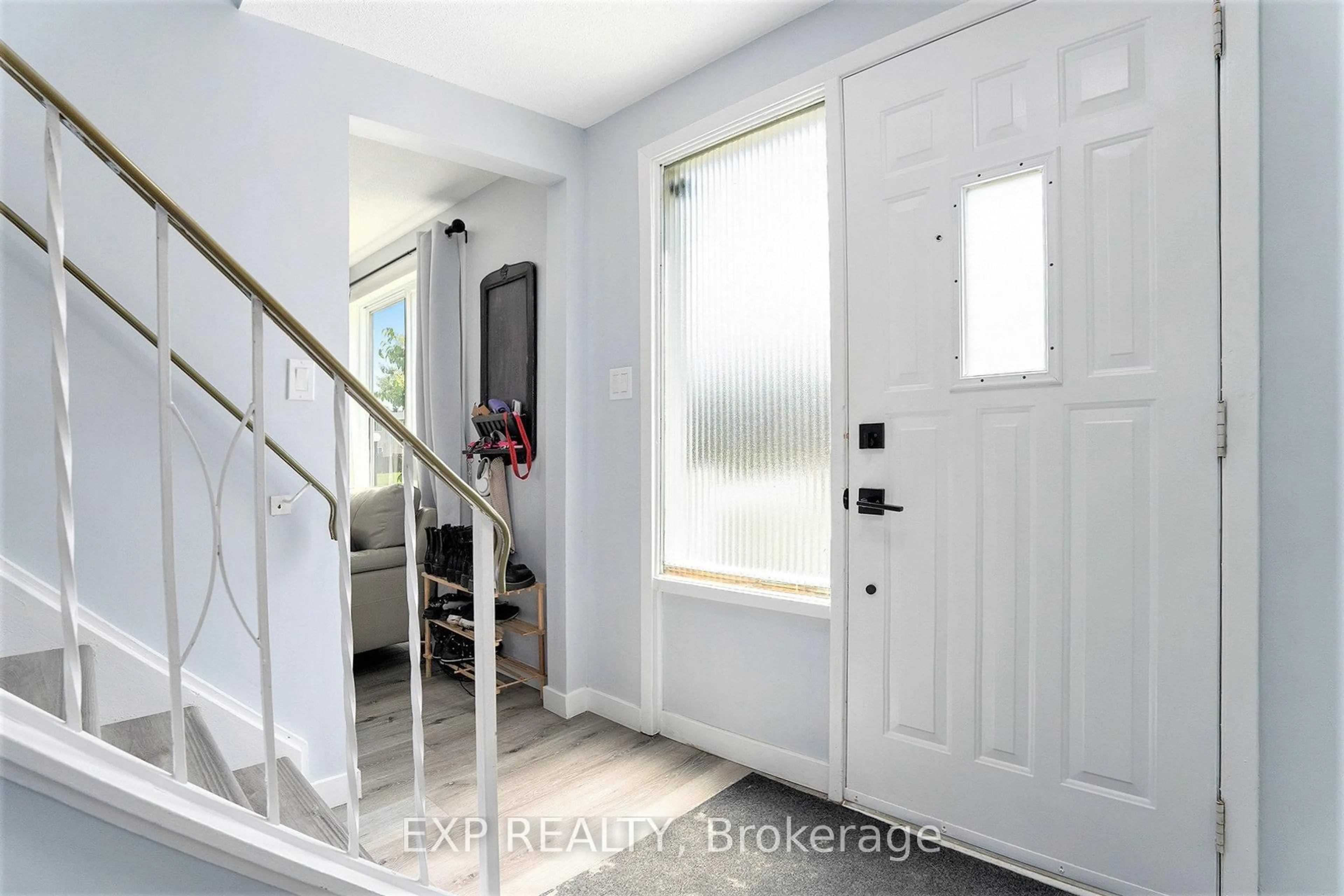 Indoor entryway for 1520 Beaverpond Dr #D, Ottawa Ontario K1B 3R9