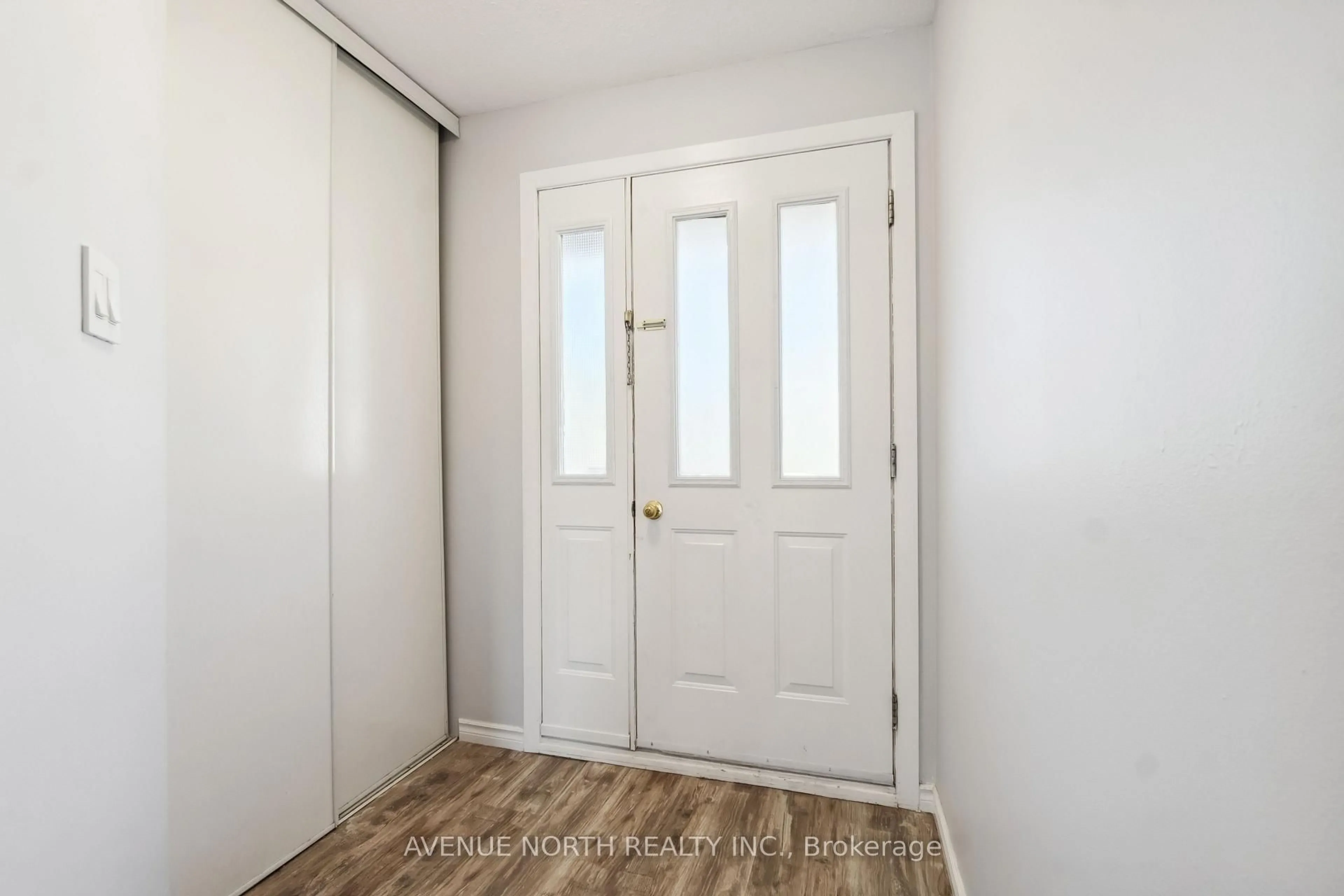Indoor entryway for 3089 Quail Dr #7, Ottawa Ontario K1T 1T9