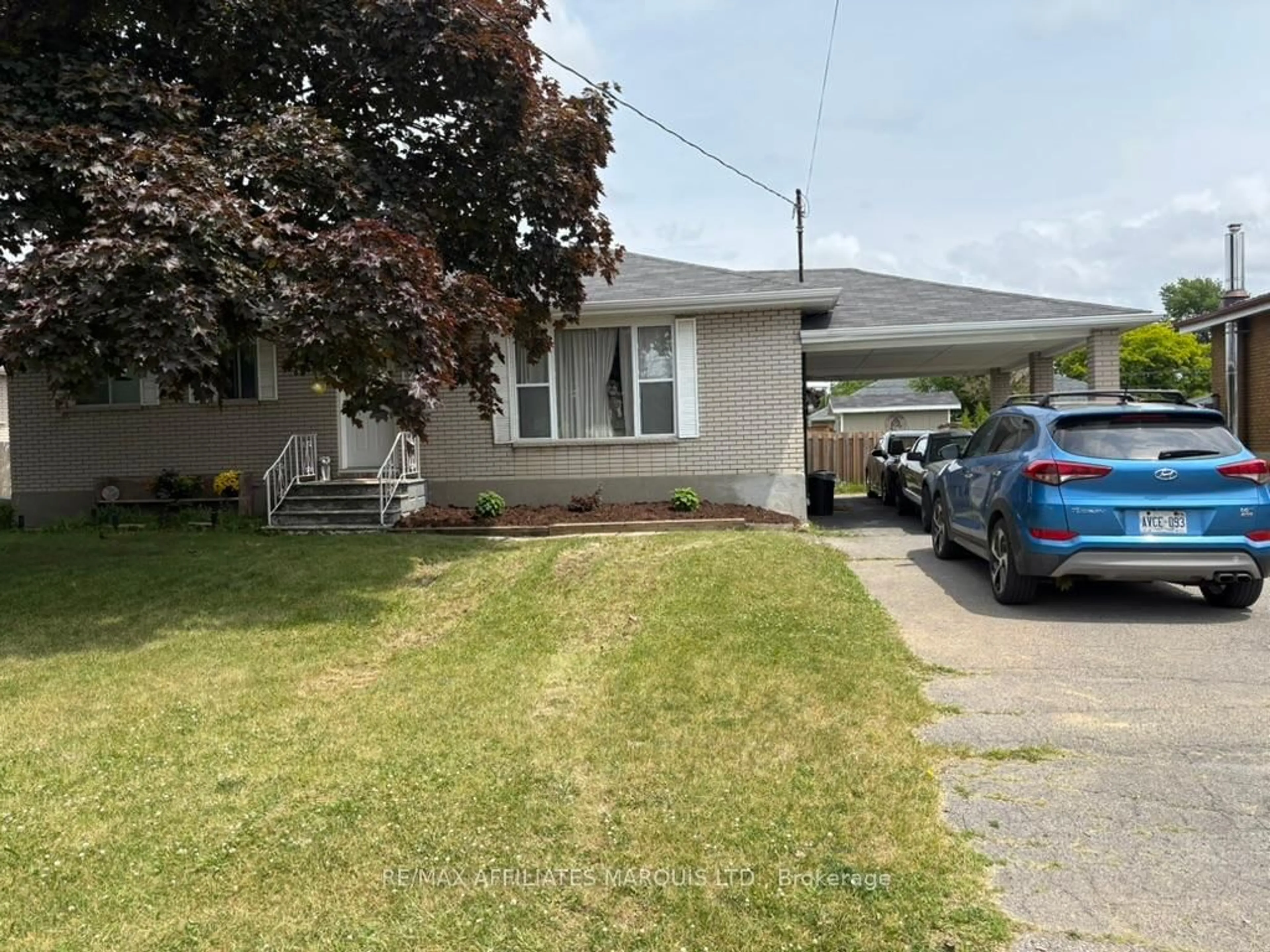 Home with vinyl exterior material, street for 1209 Fatima St, Cornwall Ontario K6J 4Z7