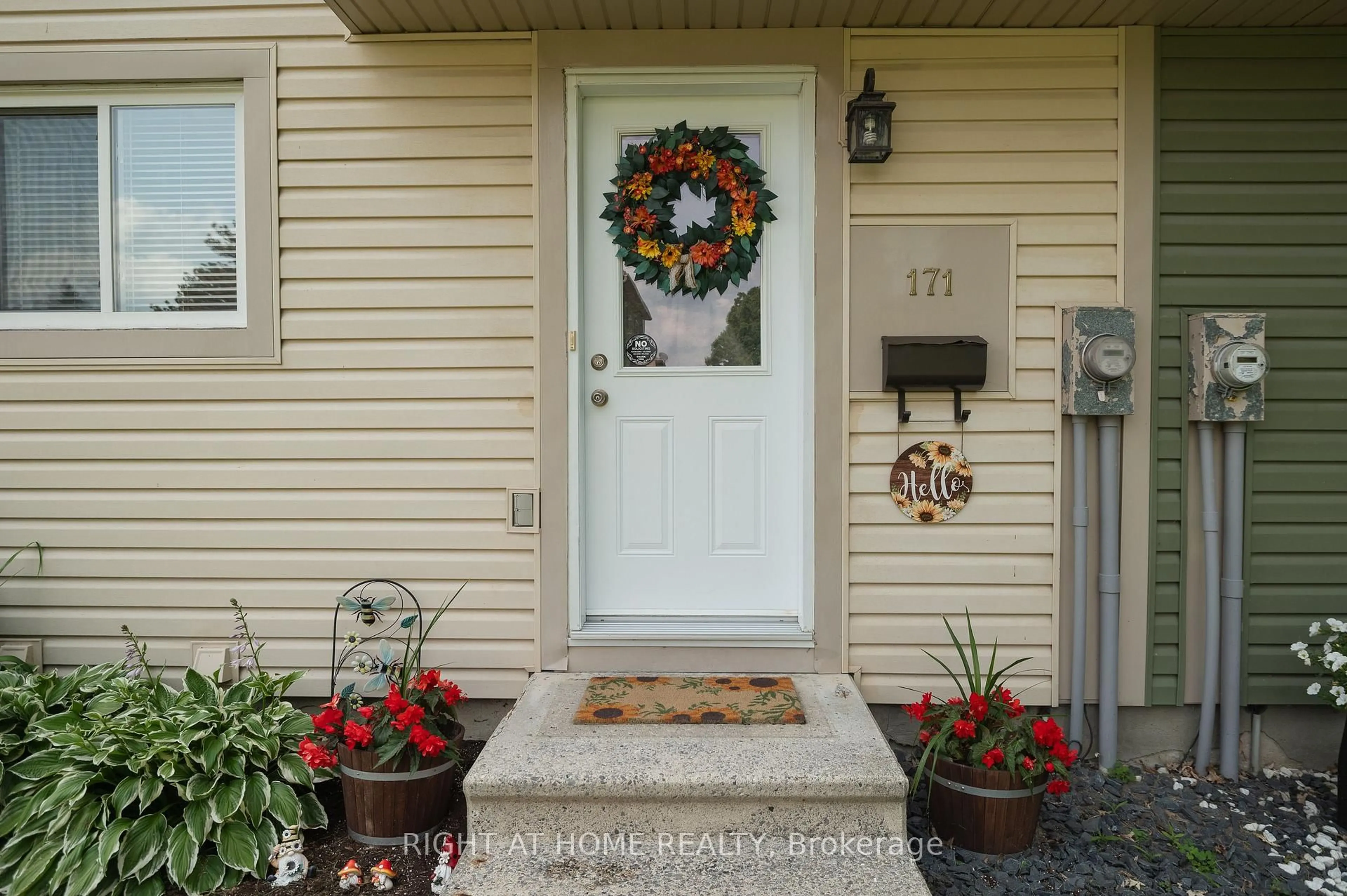 Indoor entryway for 171 Teal Cres #66, Orleans Ontario K1E 2C1