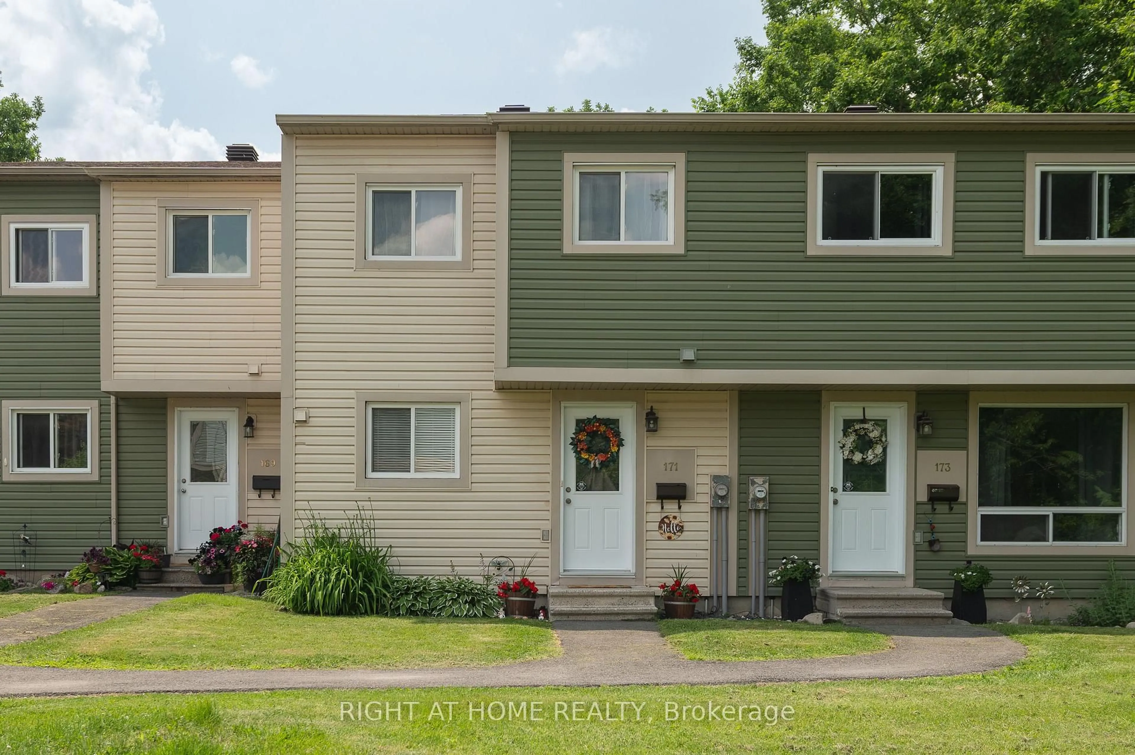 Home with vinyl exterior material, street for 171 Teal Cres #66, Orleans Ontario K1E 2C1