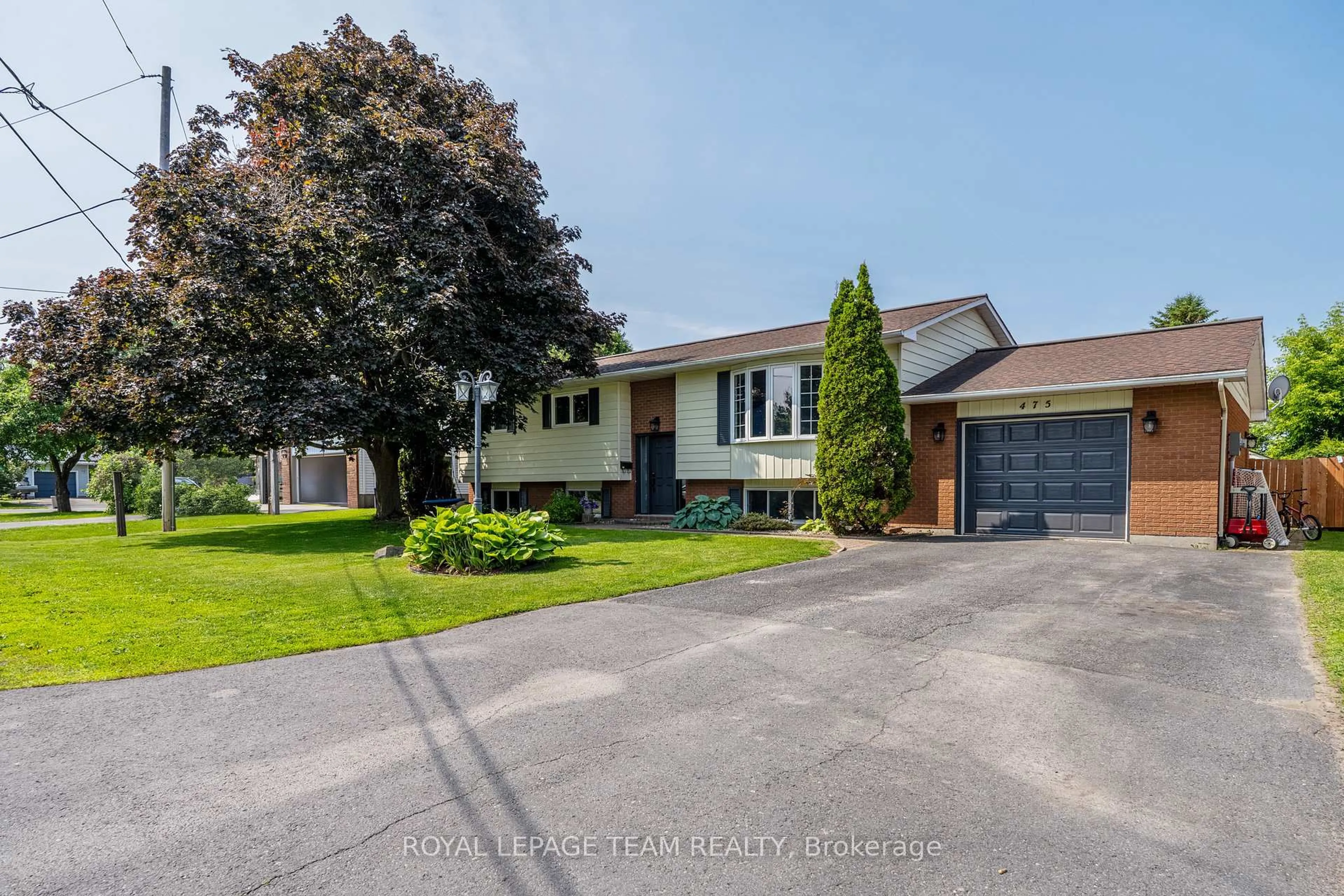 A pic from outside/outdoor area/front of a property/back of a property/a pic from drone, street for 475 Bailey Ave, North Dundas Ontario K0C 2K0