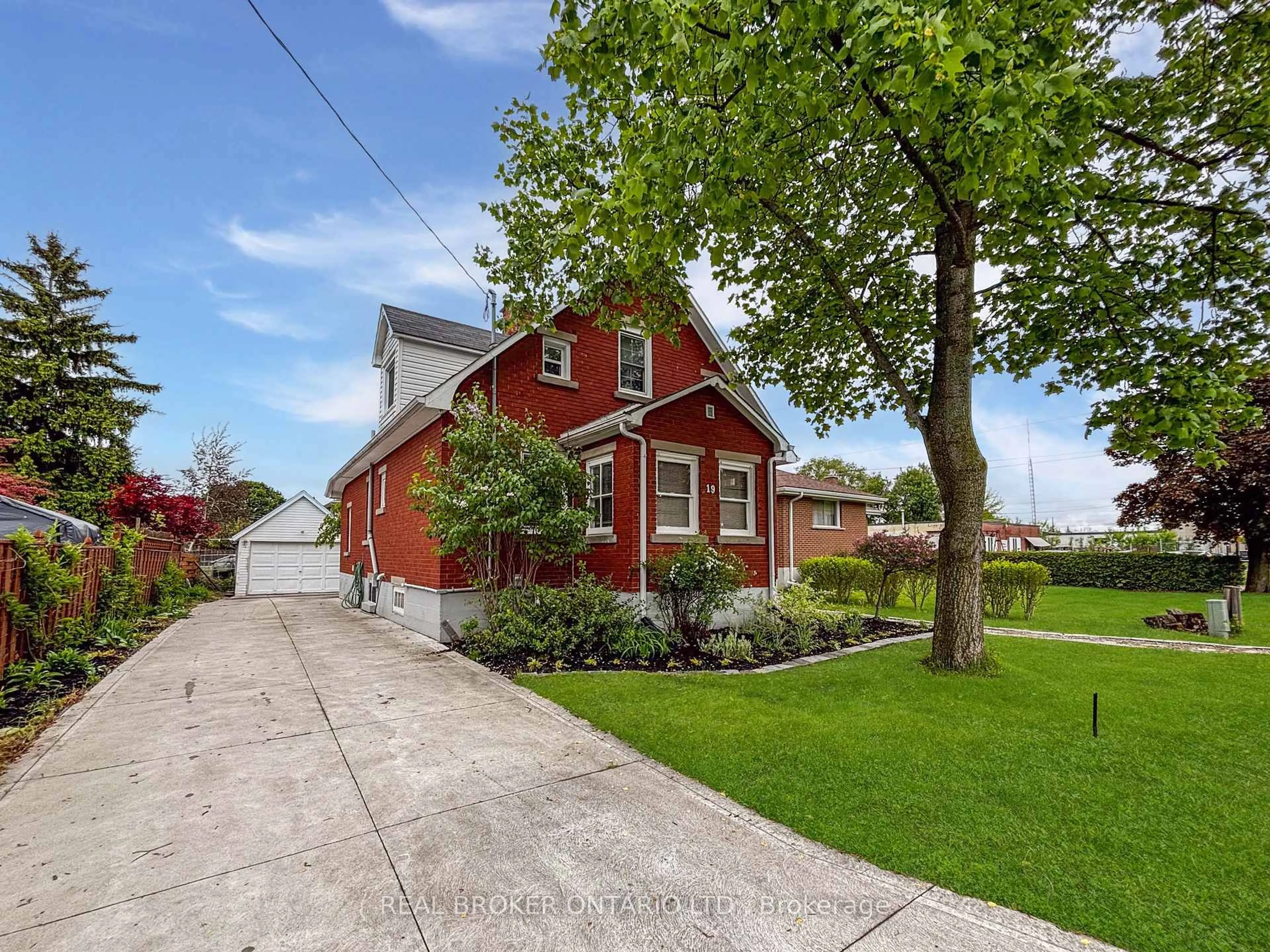 Home with brick exterior material, street for 19 Rowanwood Ave, Brantford Ontario N3S 7B7