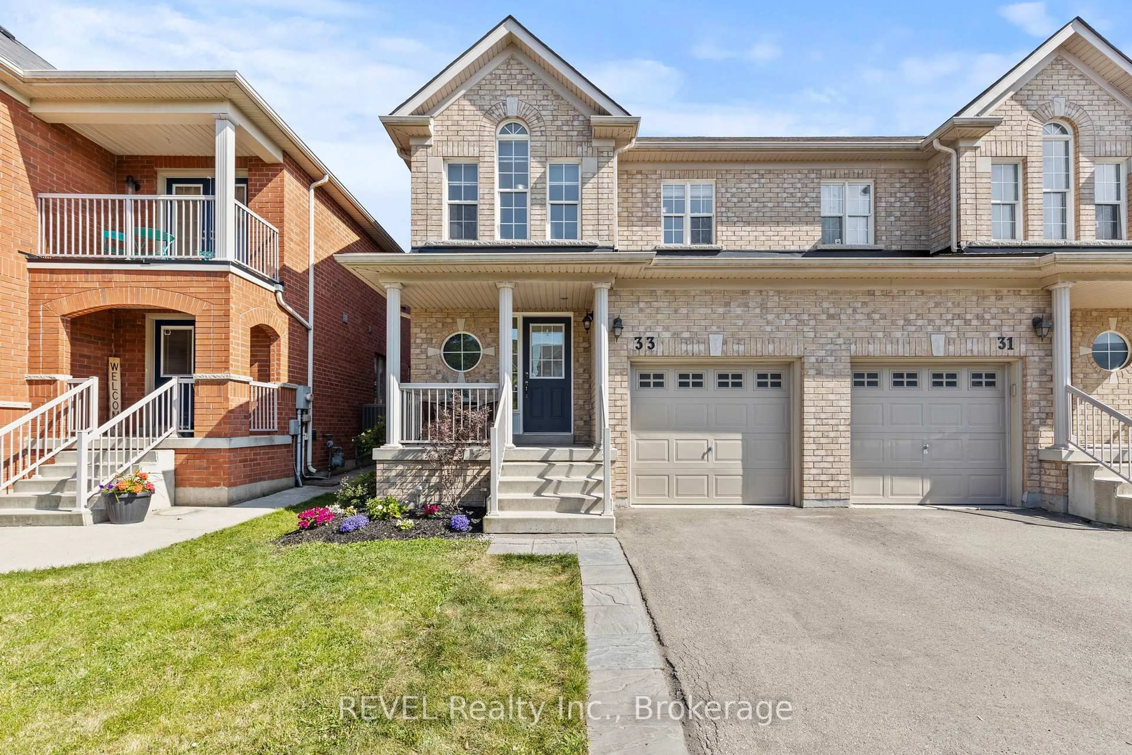 Home with brick exterior material, street for 33 Haynes Crt, Niagara-on-the-Lake Ontario L0S 1J0