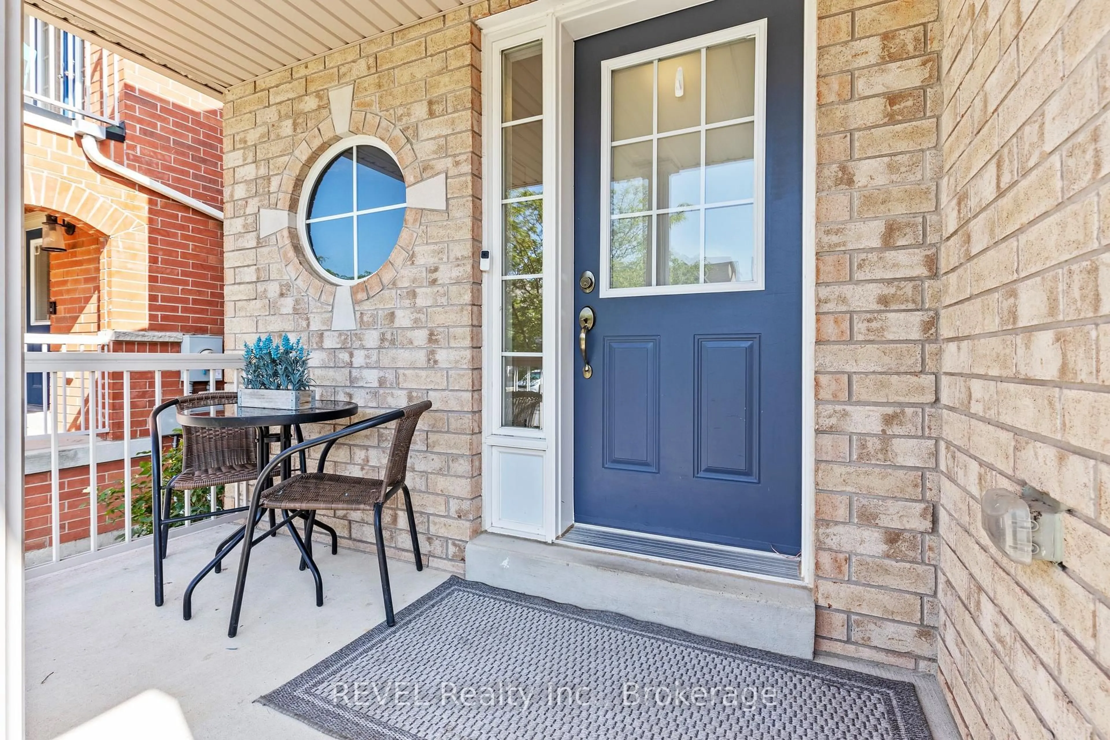 Indoor entryway for 33 Haynes Crt, Niagara-on-the-Lake Ontario L0S 1J0