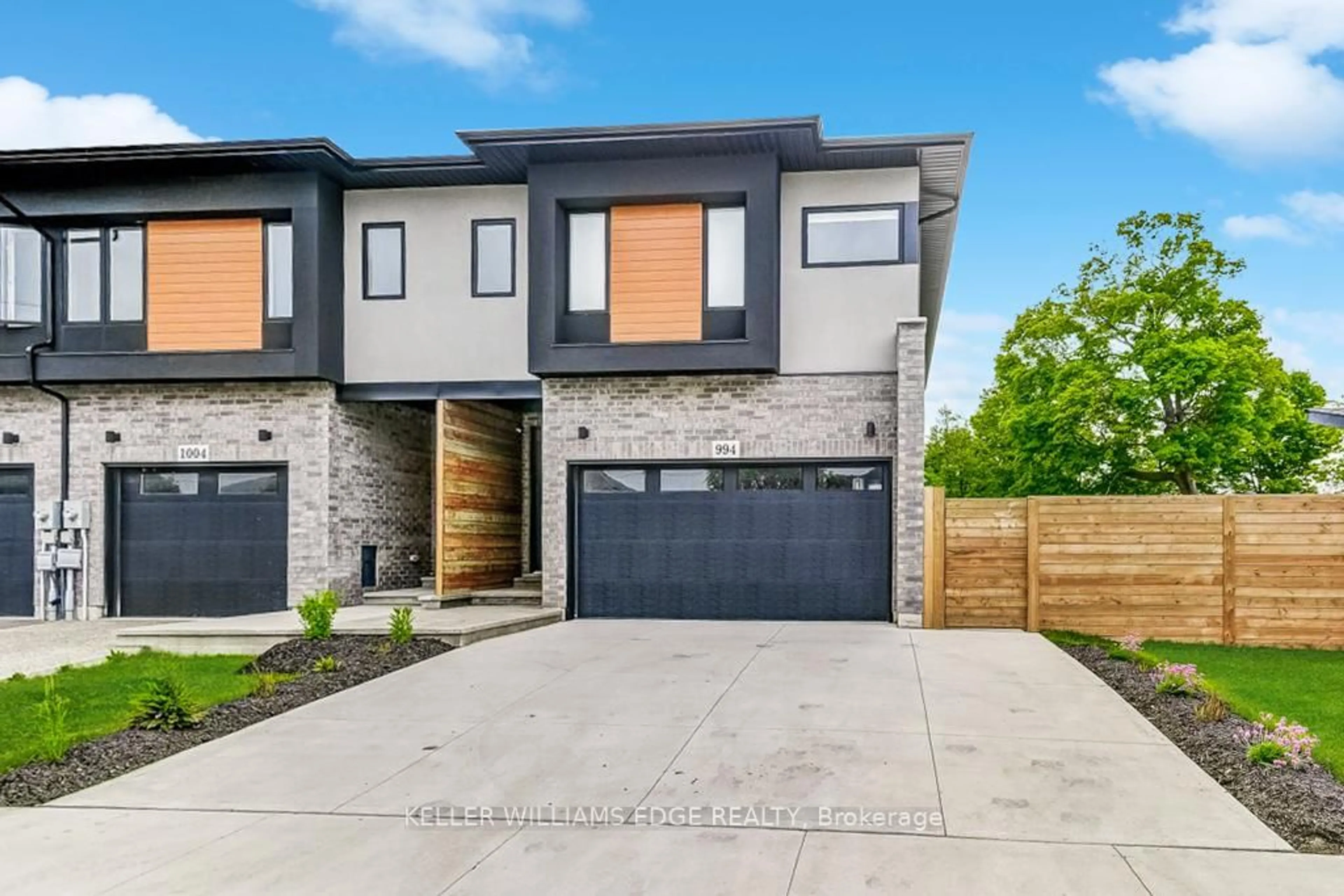 Home with brick exterior material, street for 994 Hansler Rd, Welland Ontario L3C 7M5