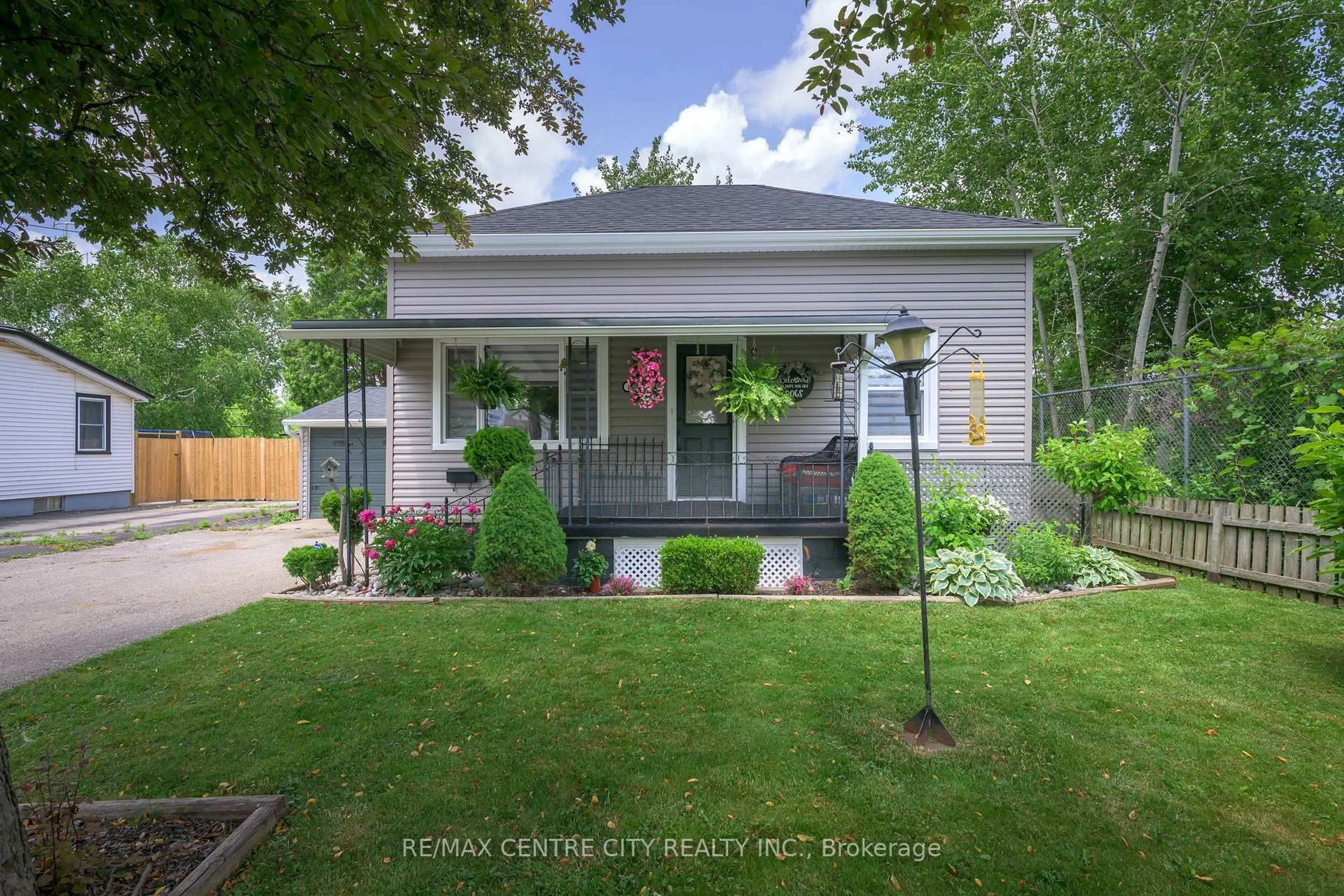 Unknown for 1650 Evangeline St, London East Ontario N5W 3G7