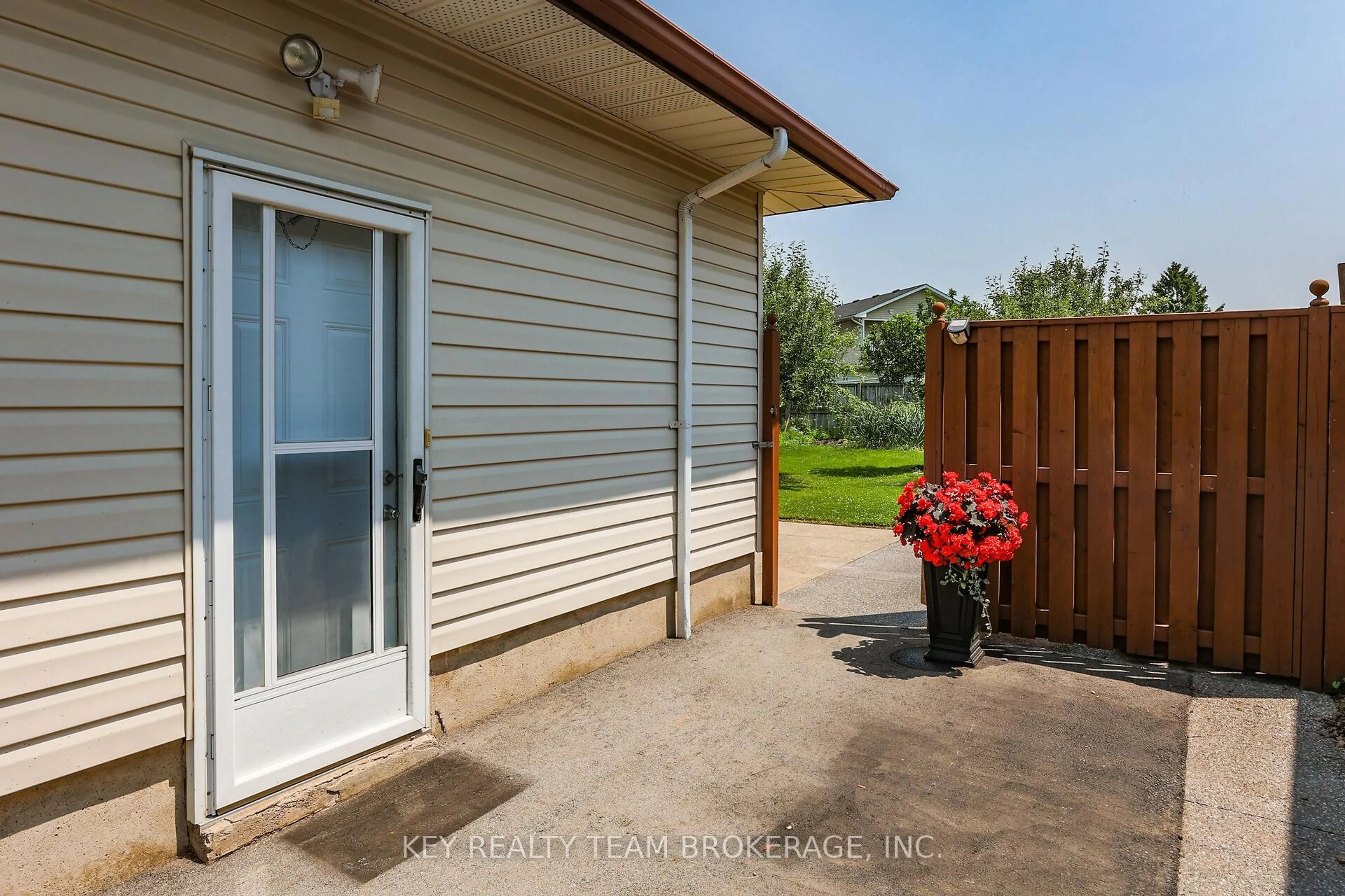 Patio, water/lake/river/ocean view for 20 Huntley Cres, St. Catharines Ontario L2M 6E7
