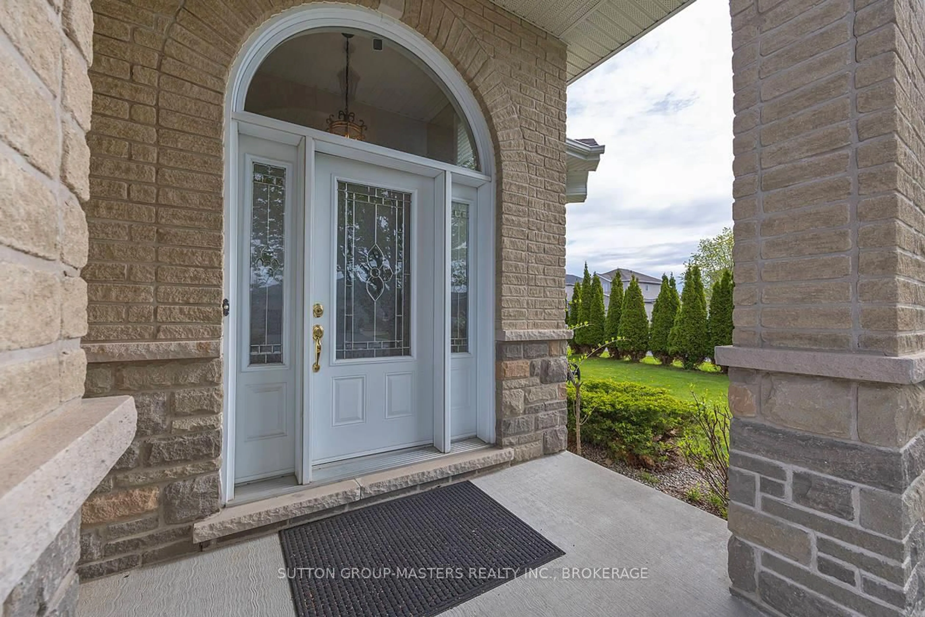 Indoor entryway for 1383 Sierra Ave, Kingston Ontario K7P 0B5