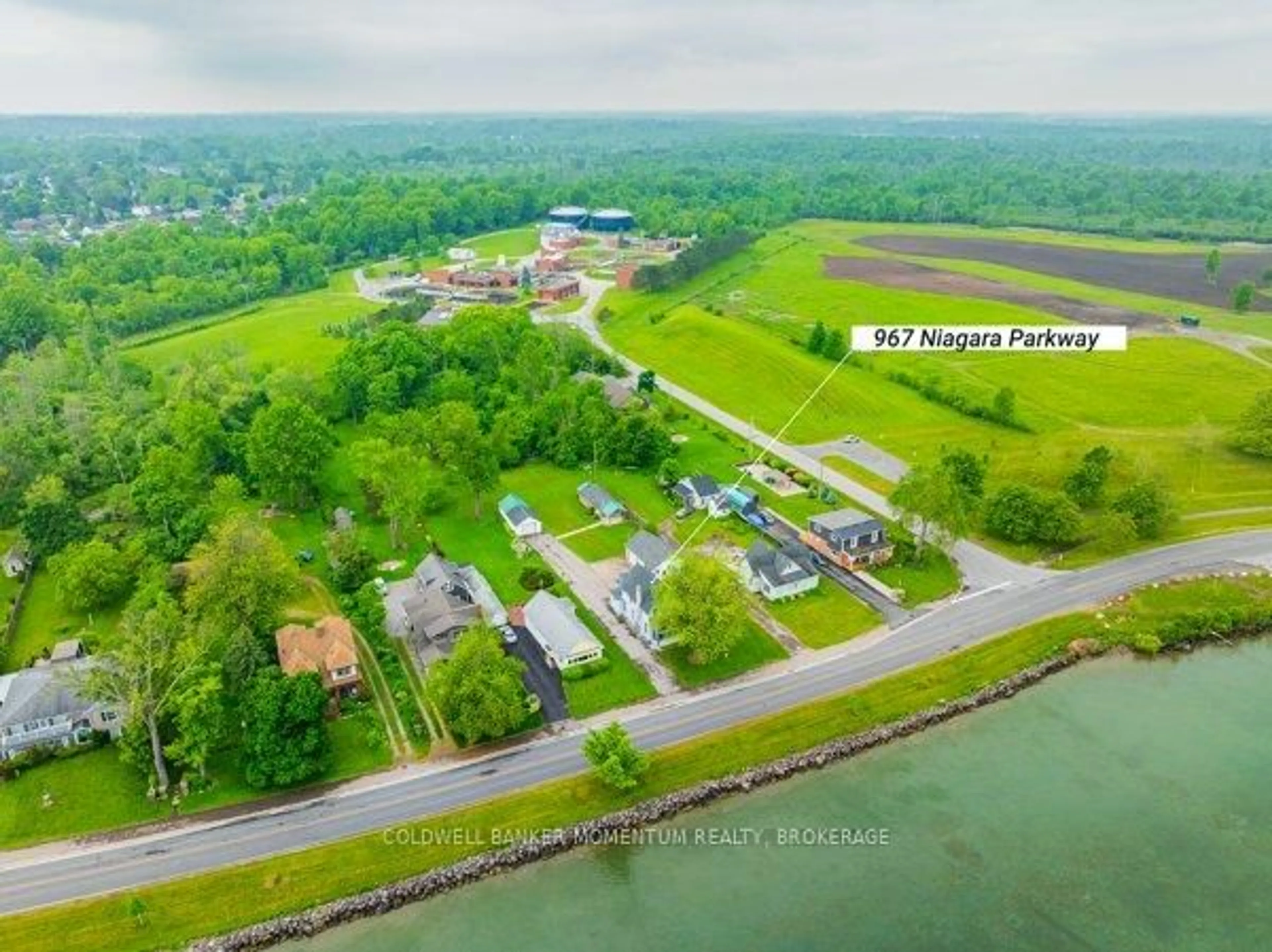 A pic from outside/outdoor area/front of a property/back of a property/a pic from drone, water/lake/river/ocean view for 967 Niagara Pkwy, Fort Erie Ontario L2A 5M4