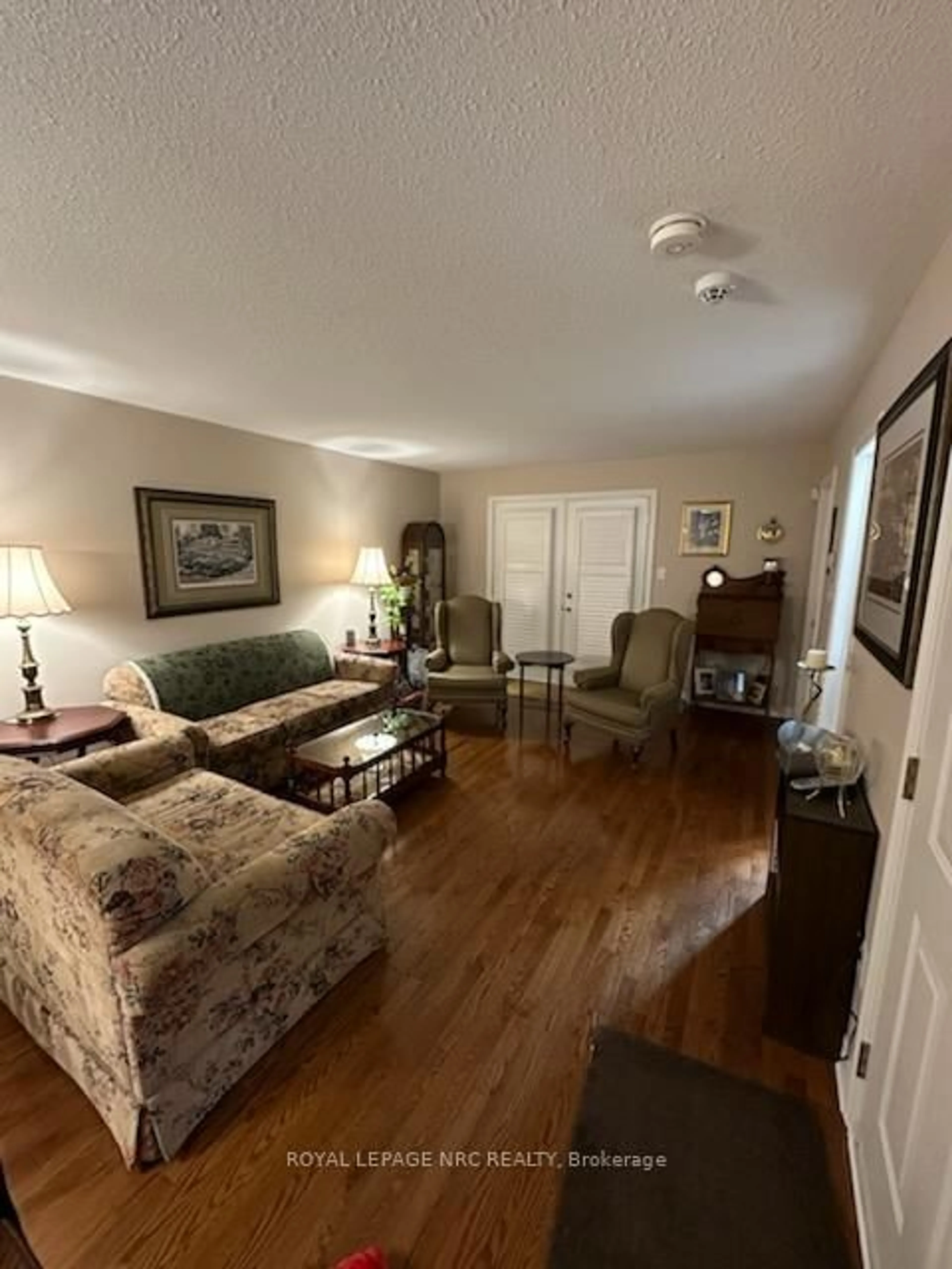 Living room with furniture, unknown for 10 PINE St #2, Thorold Ontario L2V 2N9