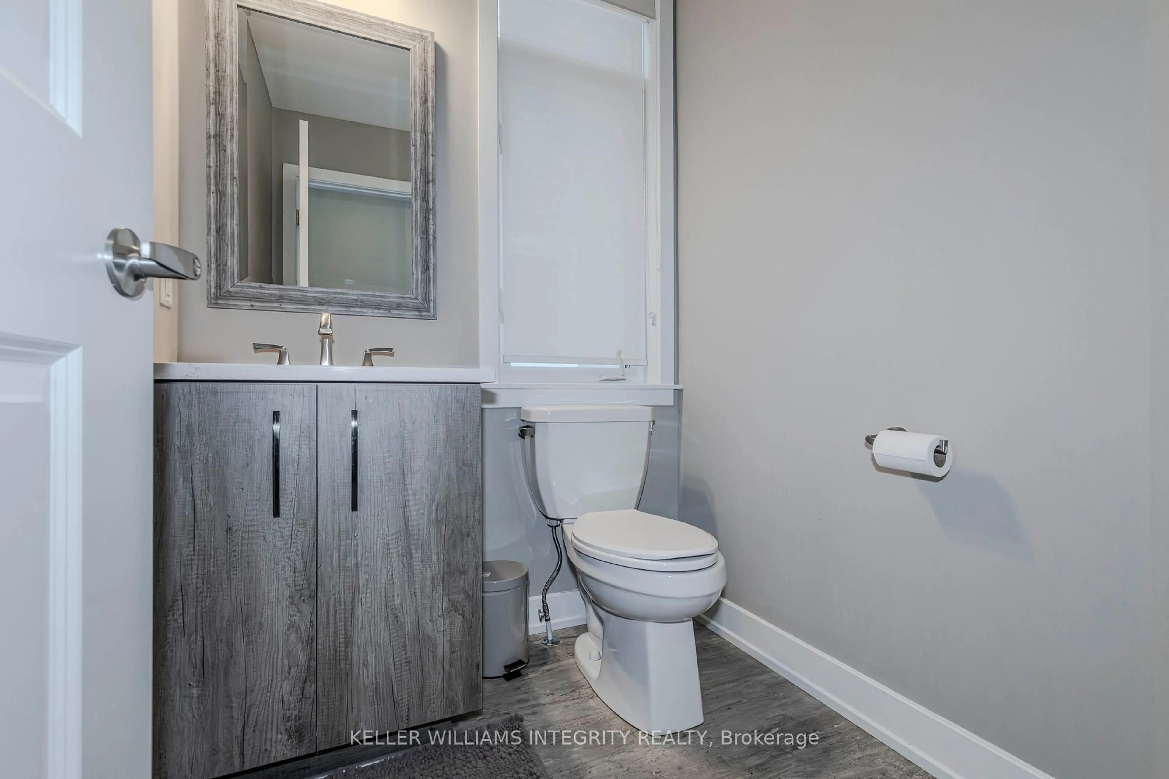 Standard bathroom, unknown for 573 Bobolink Rdge, Ottawa Ontario K2S 2P4