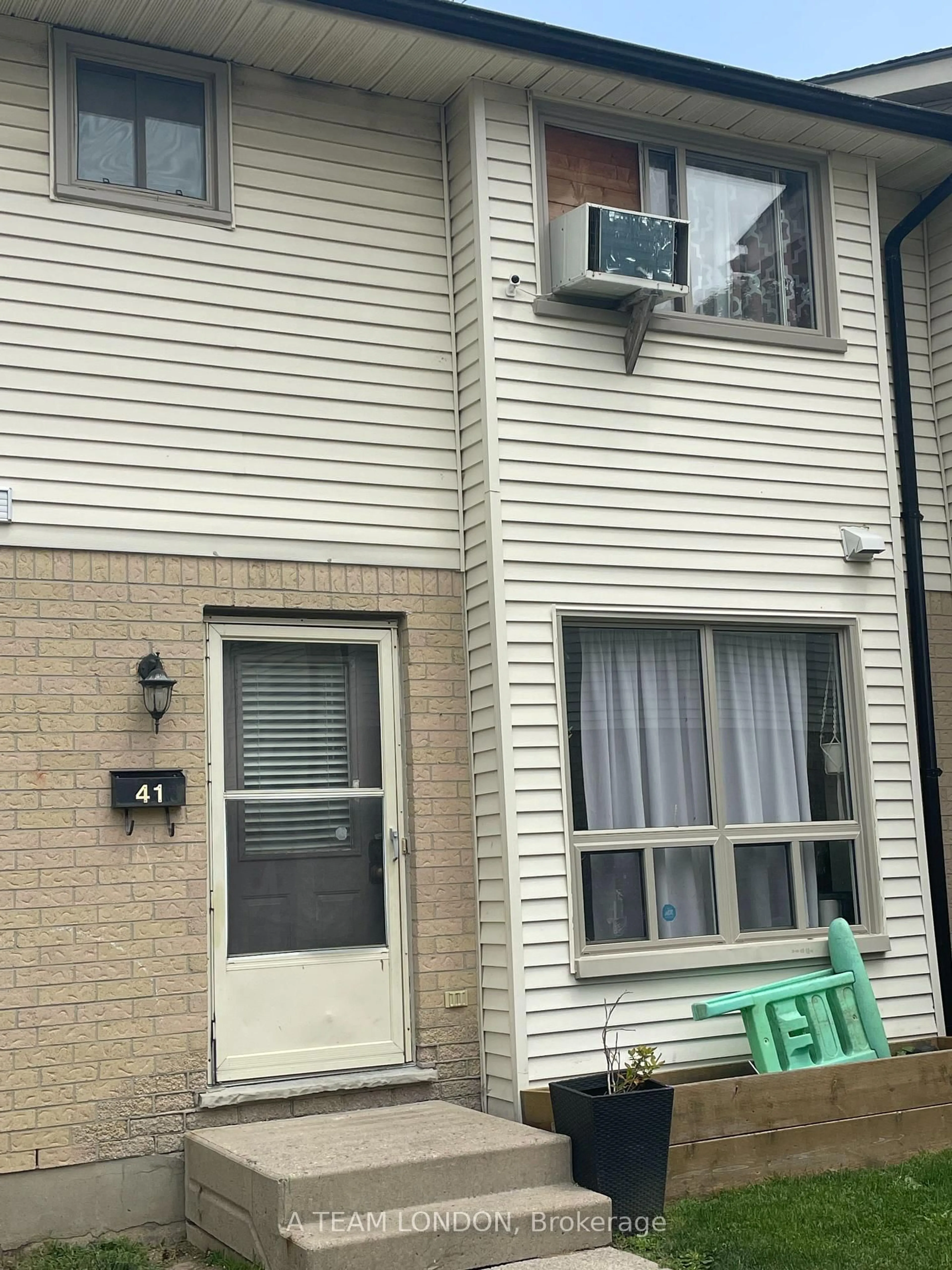 Home with vinyl exterior material, street for 355 Sandringham Cres #41, London South Ontario N6C 5K3