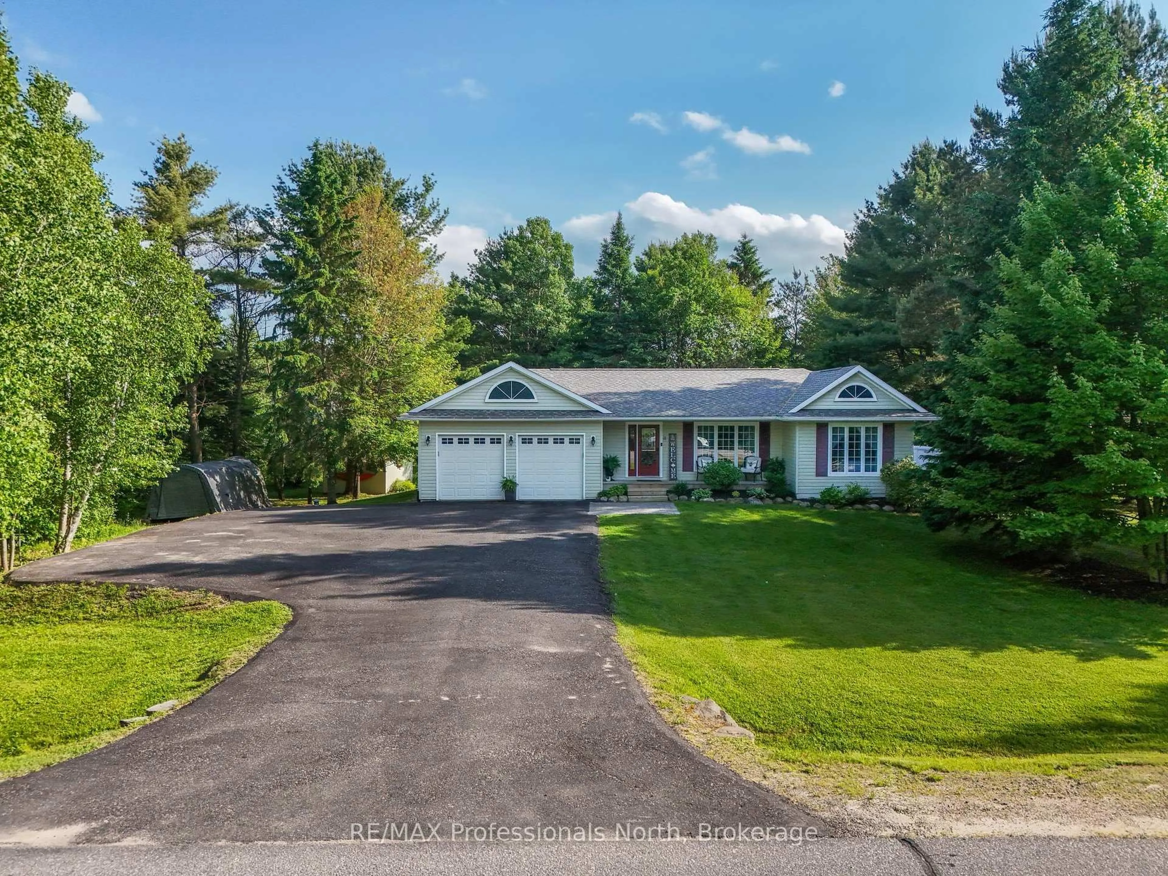 A pic from outside/outdoor area/front of a property/back of a property/a pic from drone, street for 11 Renwick Dr, Huntsville Ontario P1H 2M3