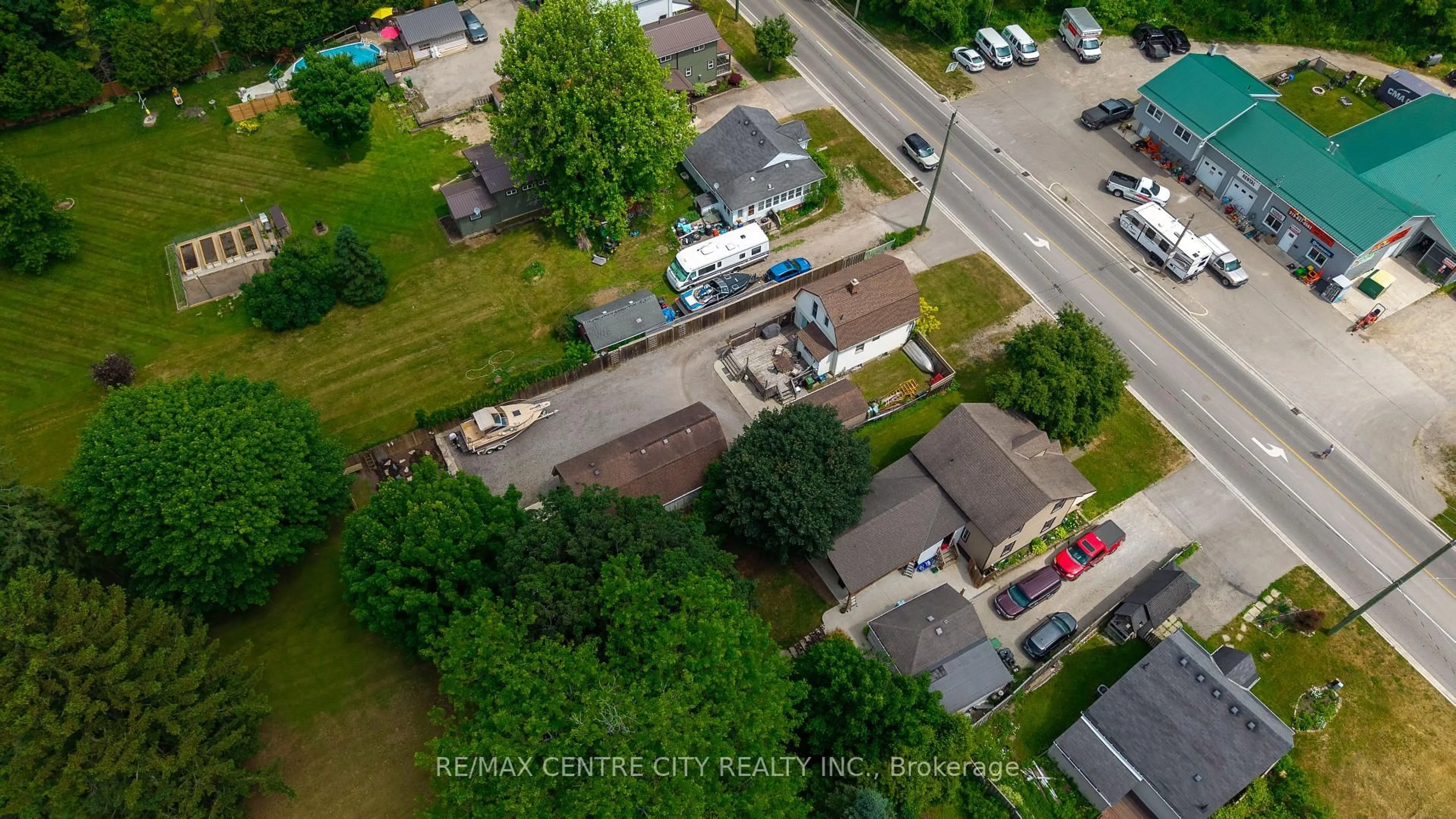 A pic from outside/outdoor area/front of a property/back of a property/a pic from drone, street for 15 SUNSET Dr, St. Thomas Ontario N5P 2J5