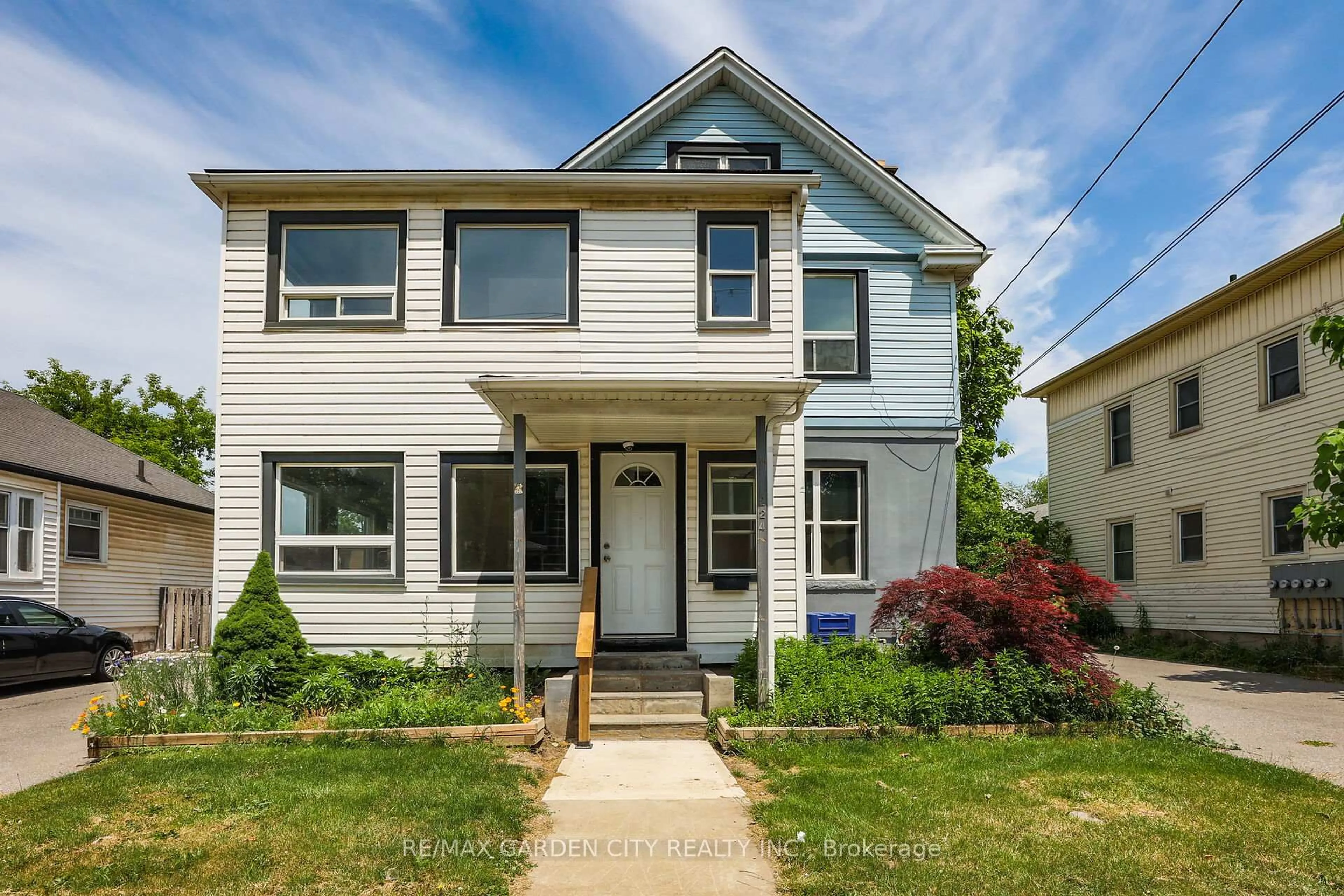 Home with vinyl exterior material, street for 224 Ontario St, St. Catharines Ontario L2R 5L1