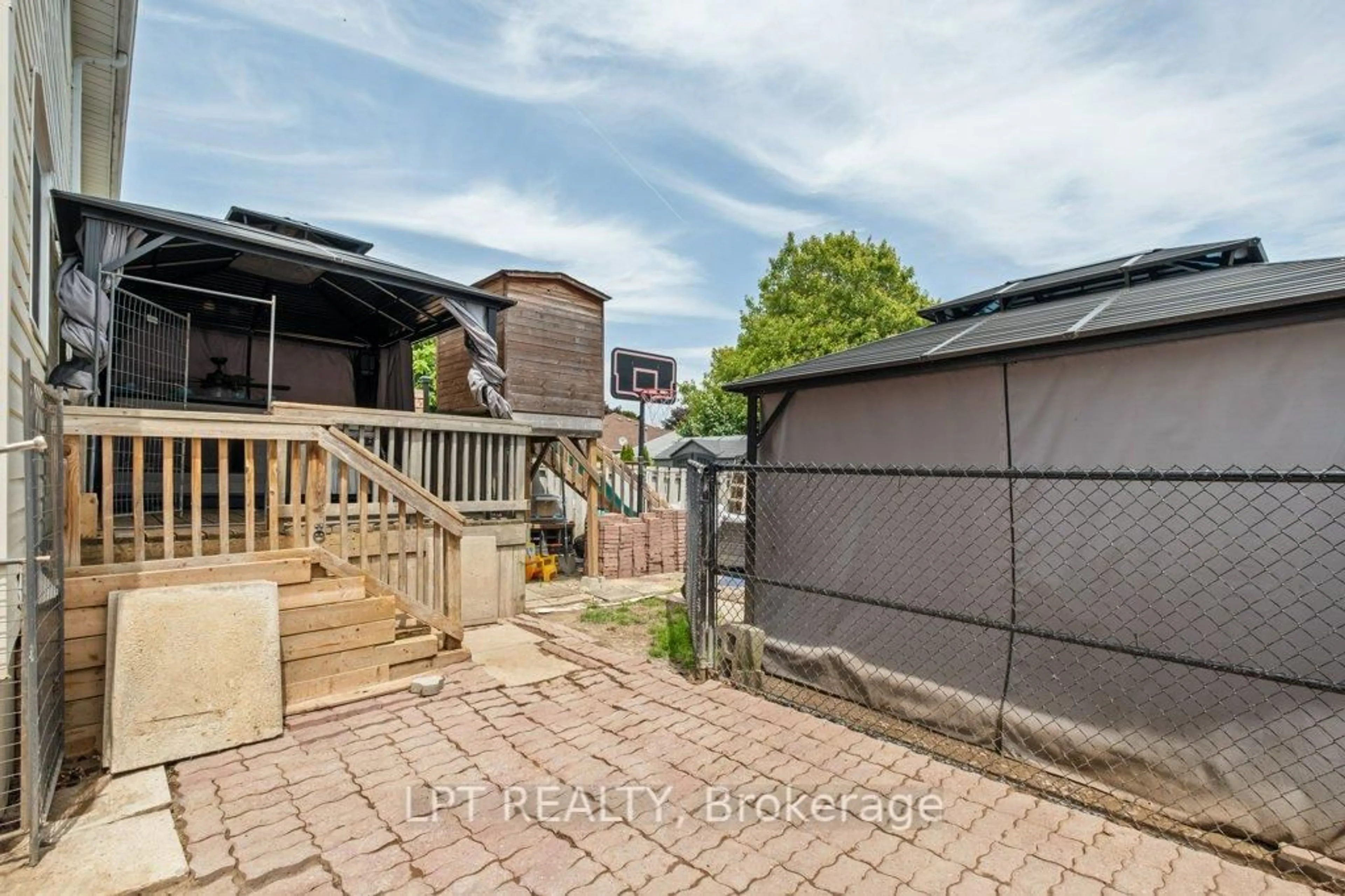 Patio, street for 975 Warburton Cres, Kingston Ontario K7M 8L1