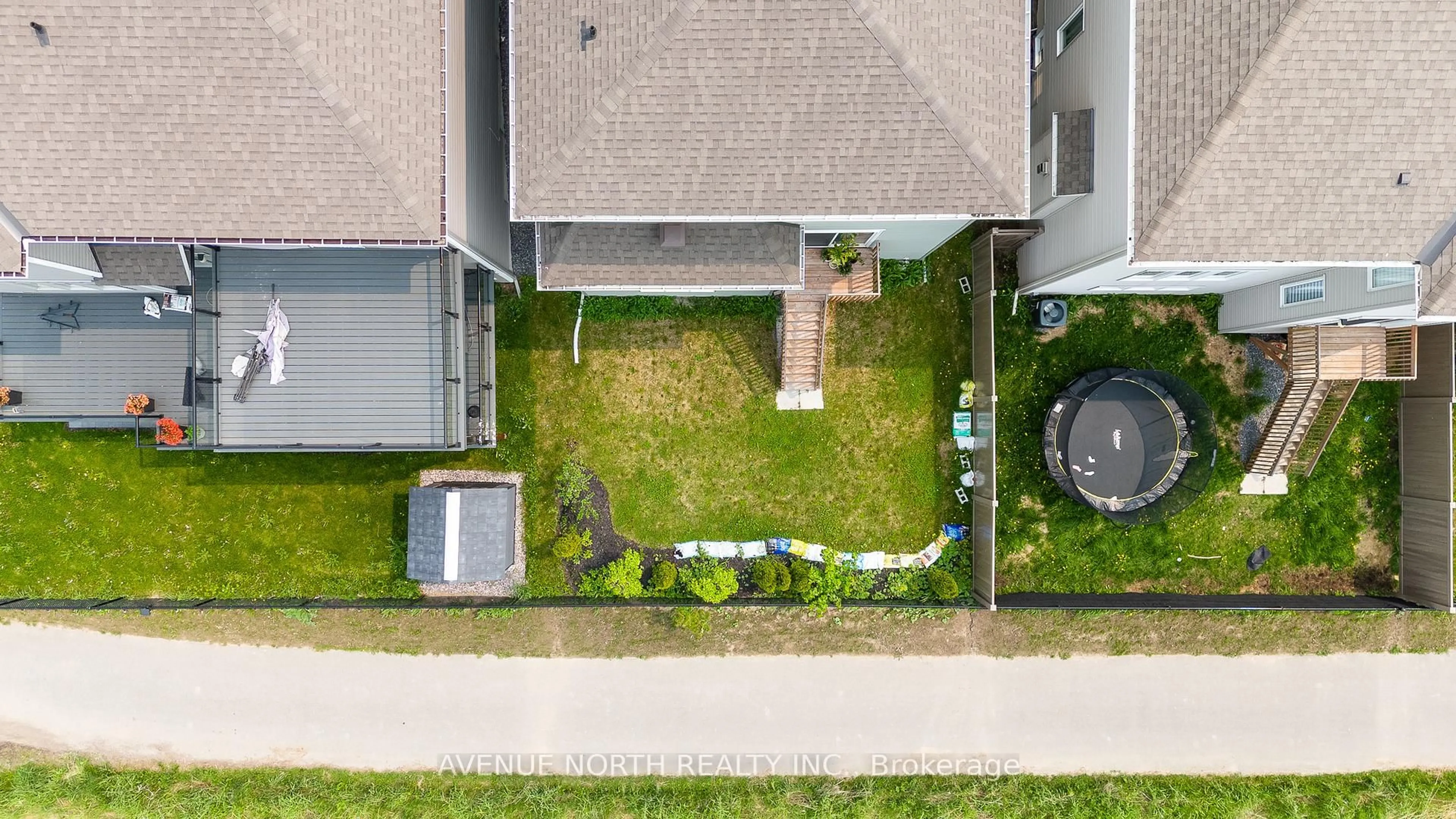 A pic from outside/outdoor area/front of a property/back of a property/a pic from drone, street for 822 Henslows Circ, Orleans Ontario K4A 5H6