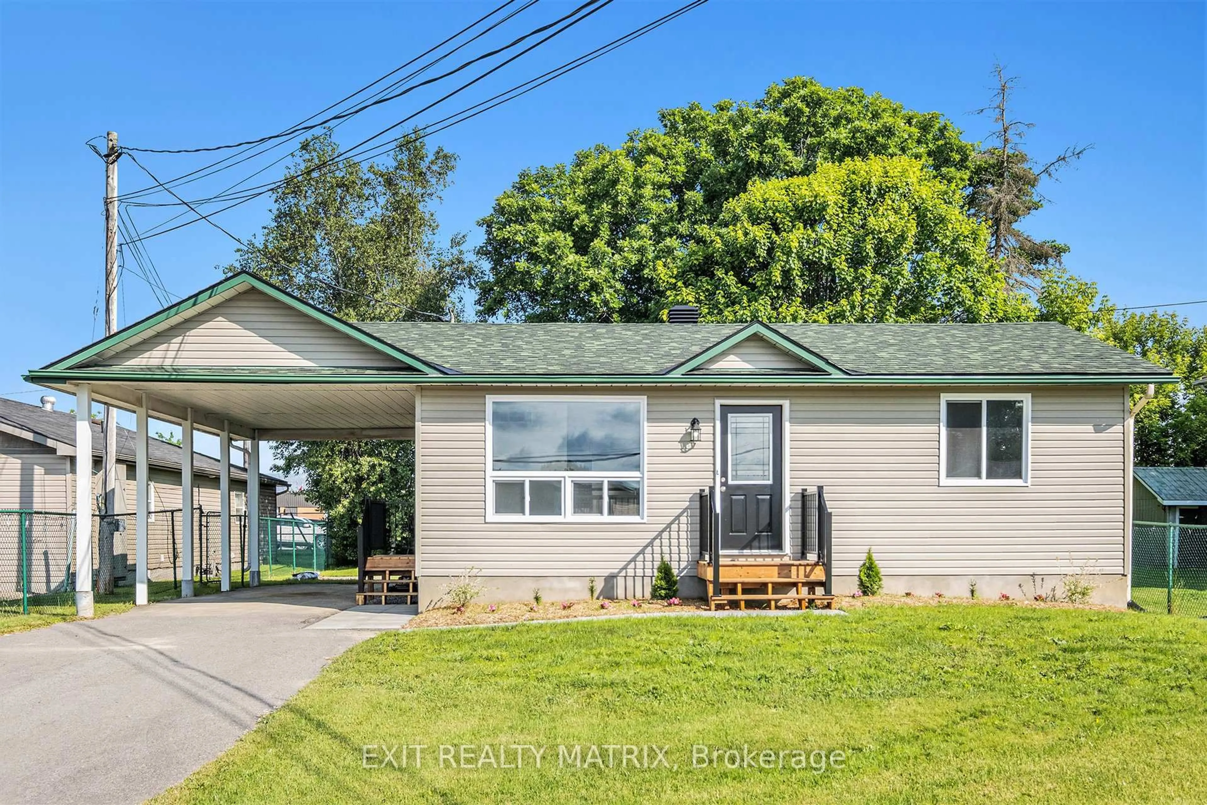 Home with vinyl exterior material, street for 123 Laurier St, Casselman Ontario K0A 1M0